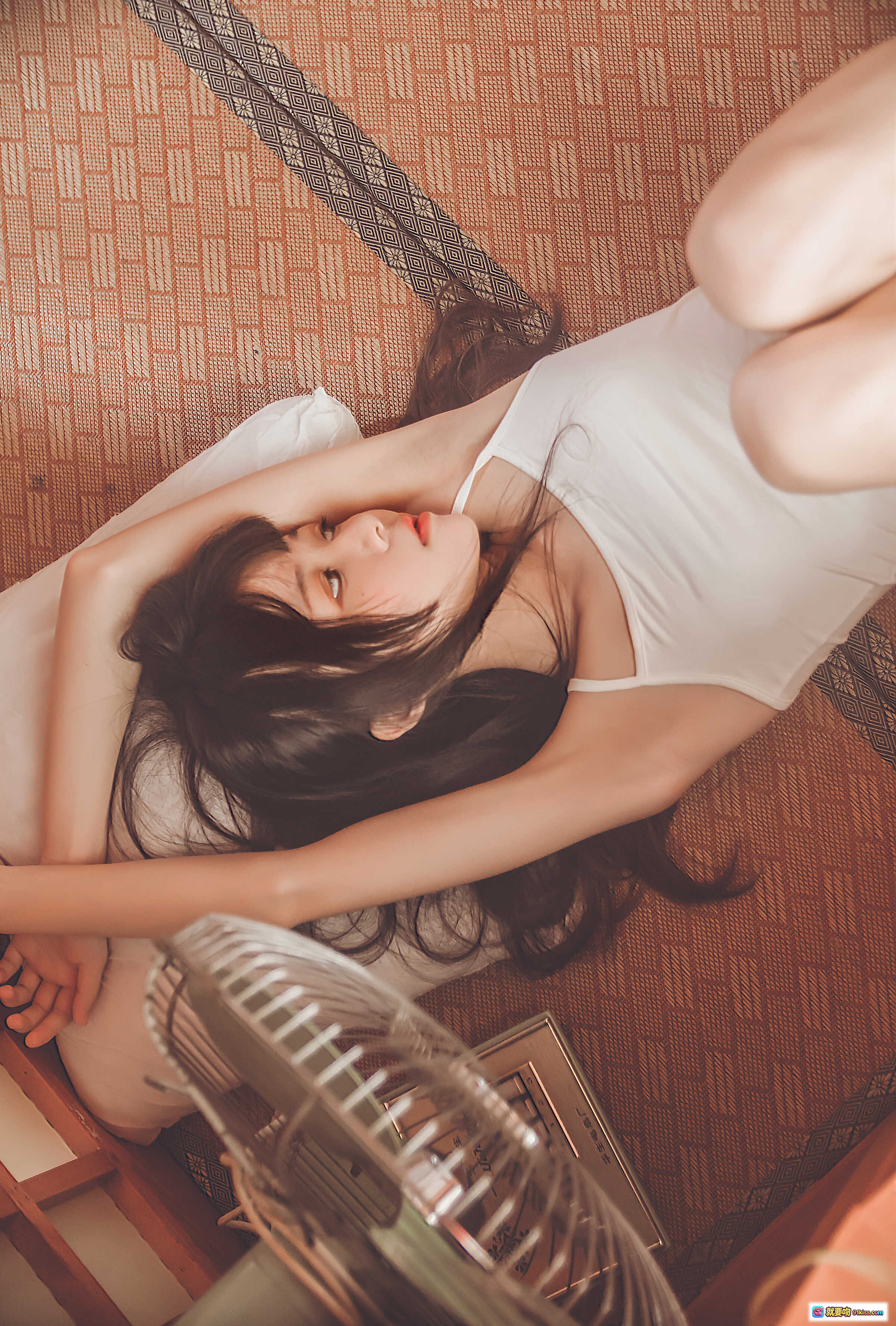 图片[9] - 桜桃喵034小背心换水手服写真 甜美草莓比基尼美背玉足榻榻米私房照 - 就要吻