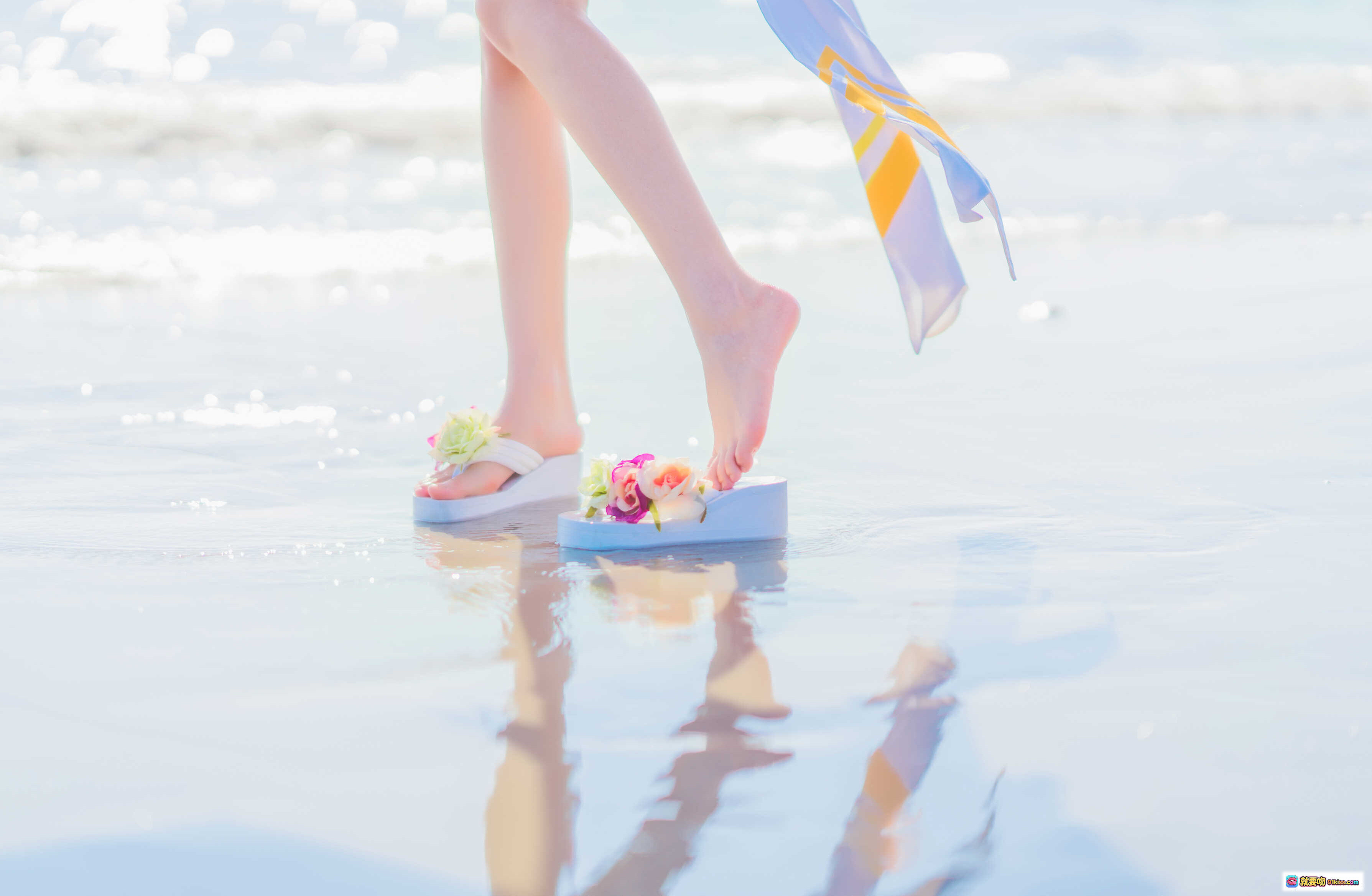 图片[3] - 桜桃喵公孙离cosplay海边写真｜橙色短裙+花朵凉鞋+柠檬伞｜清新夏日少女风 - 就要吻