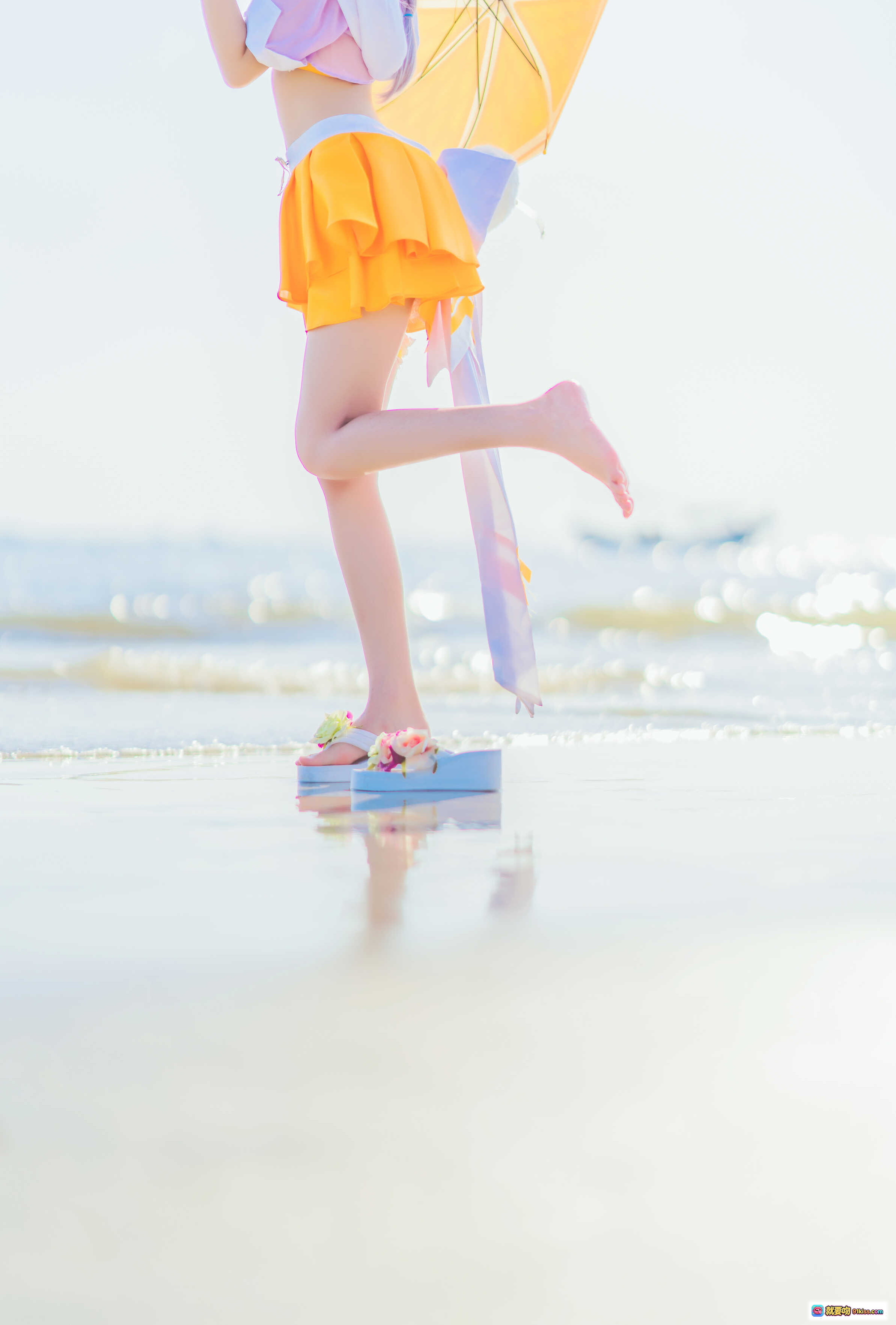 图片[7] - 桜桃喵公孙离cosplay海边写真｜橙色短裙+花朵凉鞋+柠檬伞｜清新夏日少女风 - 就要吻