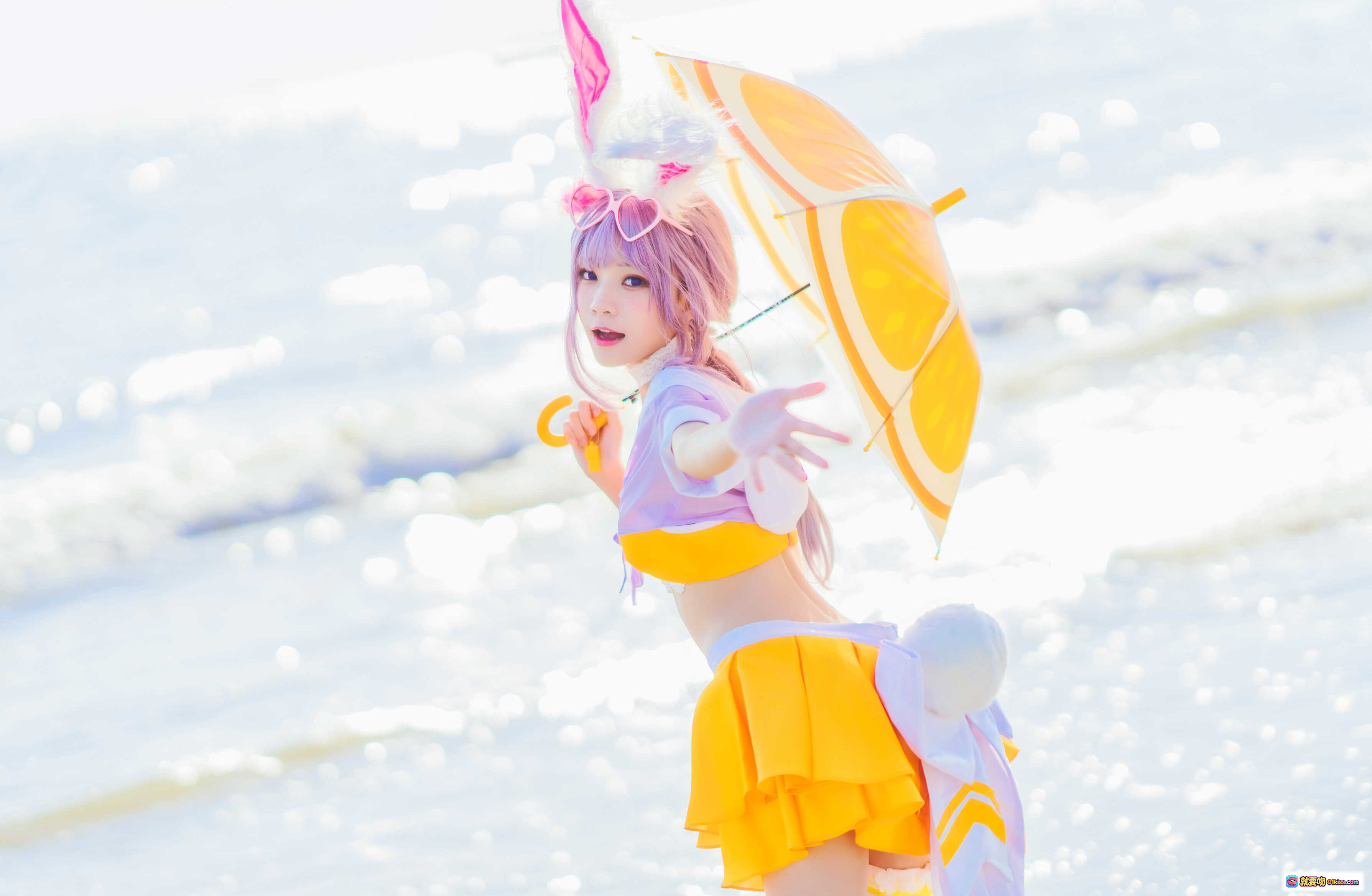 图片[8] - 桜桃喵公孙离cosplay海边写真｜橙色短裙+花朵凉鞋+柠檬伞｜清新夏日少女风 - 就要吻