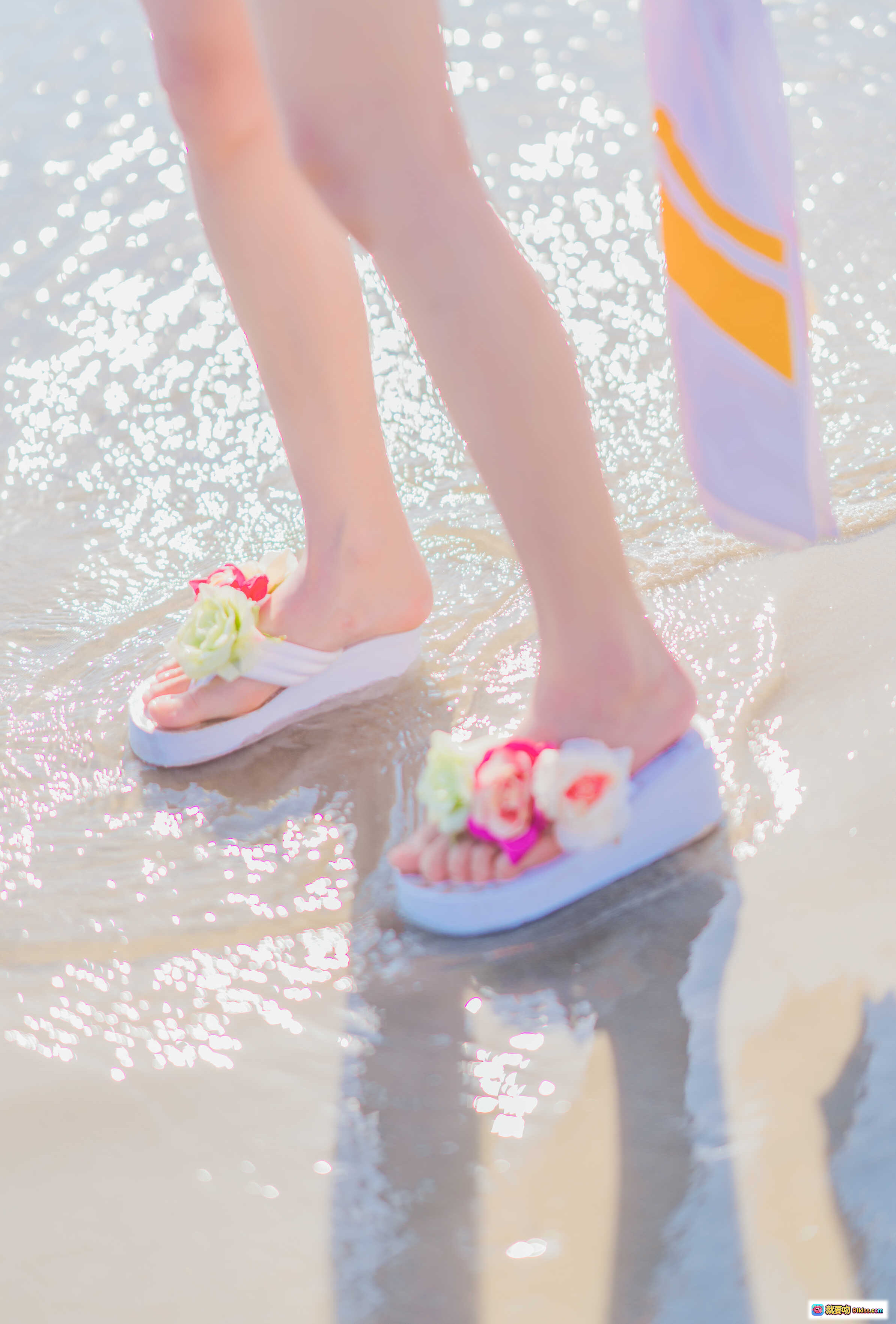 图片[6] - 桜桃喵公孙离cosplay海边写真｜橙色短裙+花朵凉鞋+柠檬伞｜清新夏日少女风 - 就要吻