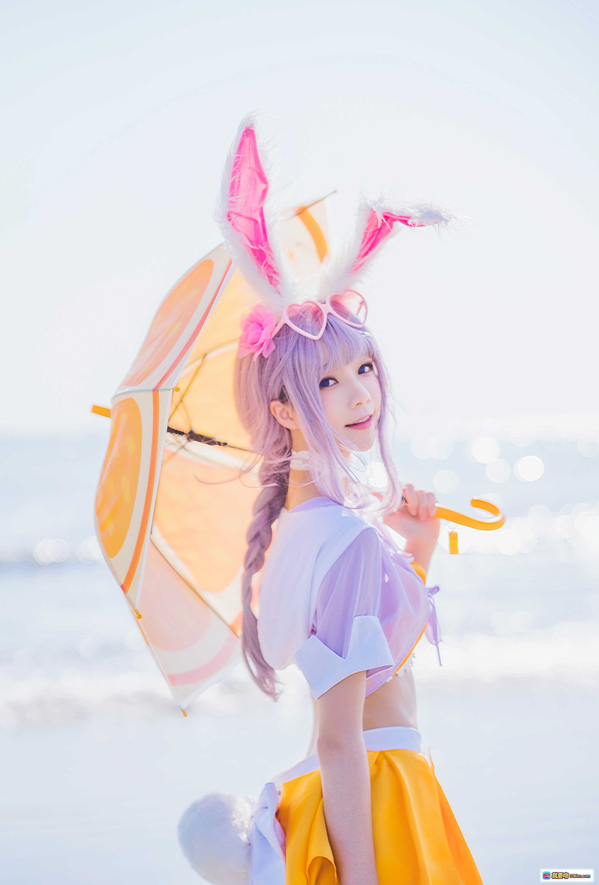 图片[9] - 桜桃喵公孙离cosplay海边写真｜橙色短裙+花朵凉鞋+柠檬伞｜清新夏日少女风 - 就要吻
