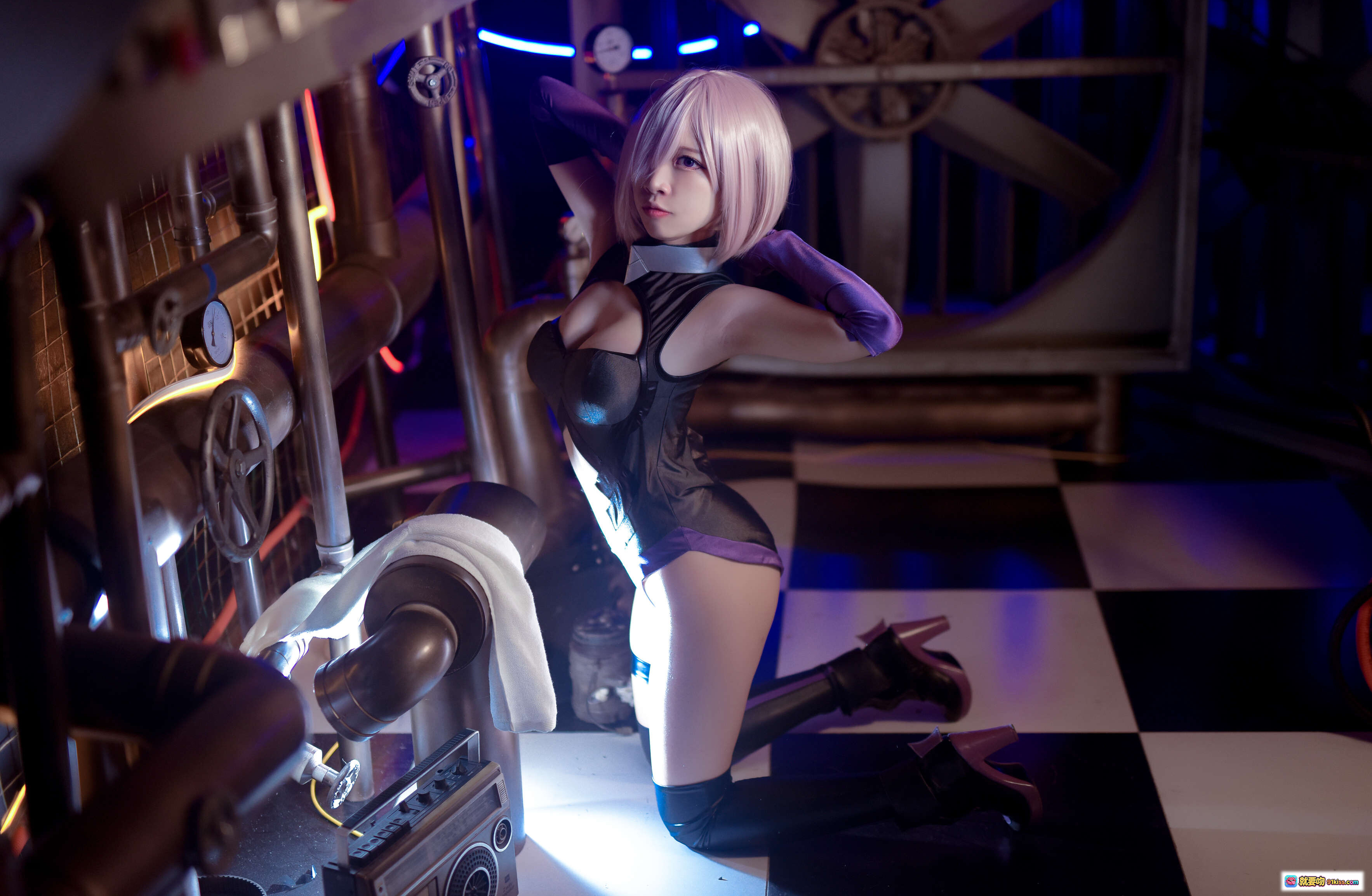 图片[4] - 二佐Nisa NO.002 Fate马修训练 Cosplay写真 | 科幻机舱场景 | 黑色紧身战衣 | 短发银发造型 | 高筒靴 | 26P高清图集 - 就要吻