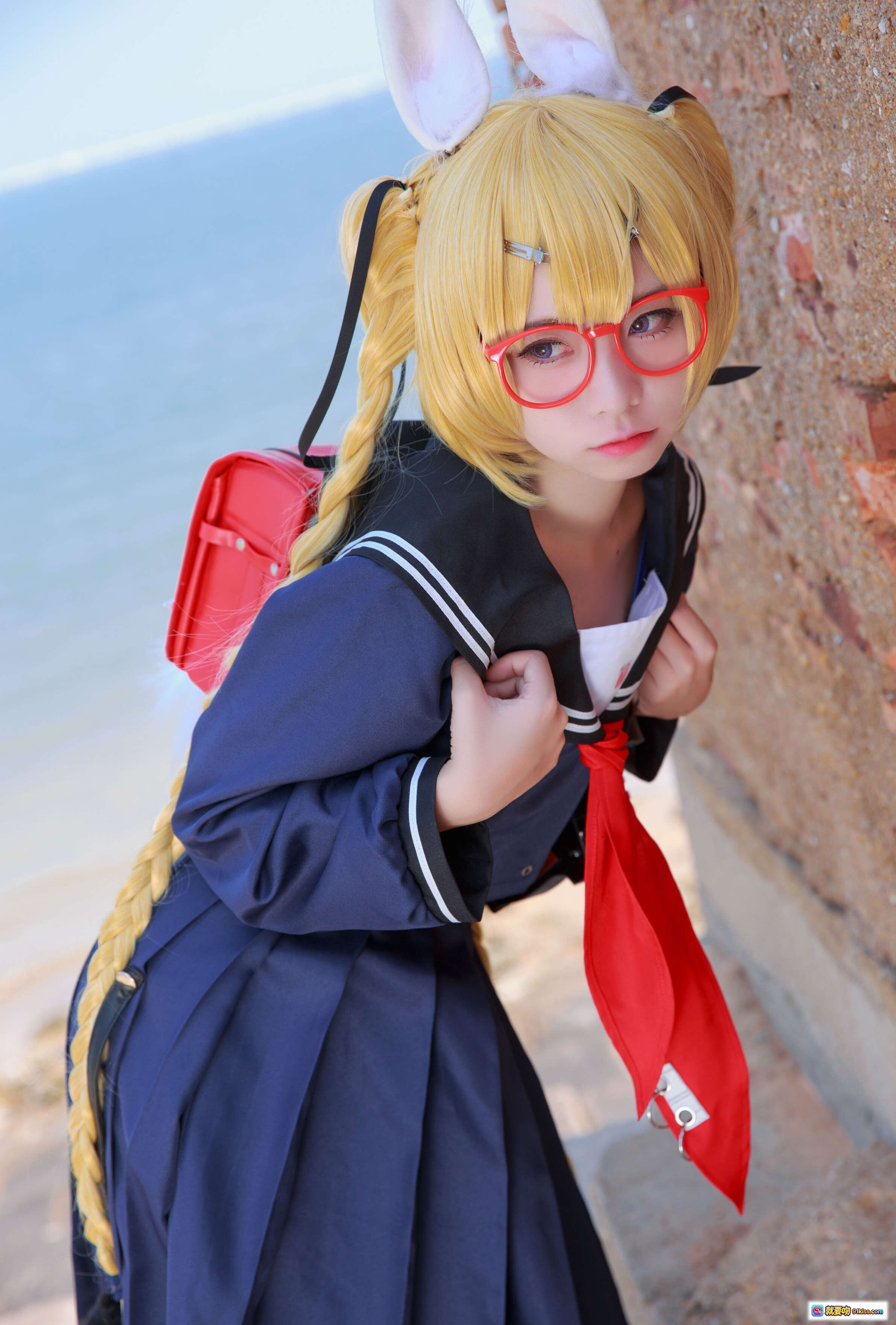 图片[9] - 旋风校服cosplay海边写真 | 金发双马尾兔耳少女 | 红框眼镜蓝泳装背红书包 | G44不会受伤NO.037 - 就要吻