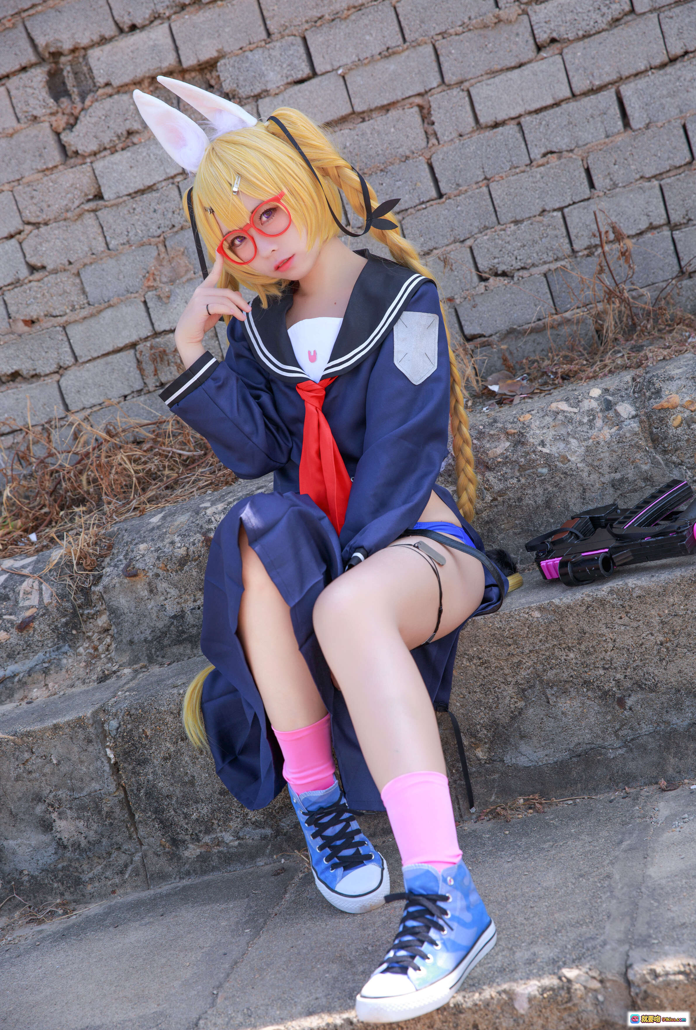 图片[8] - 旋风校服cosplay海边写真 | 金发双马尾兔耳少女 | 红框眼镜蓝泳装背红书包 | G44不会受伤NO.037 - 就要吻