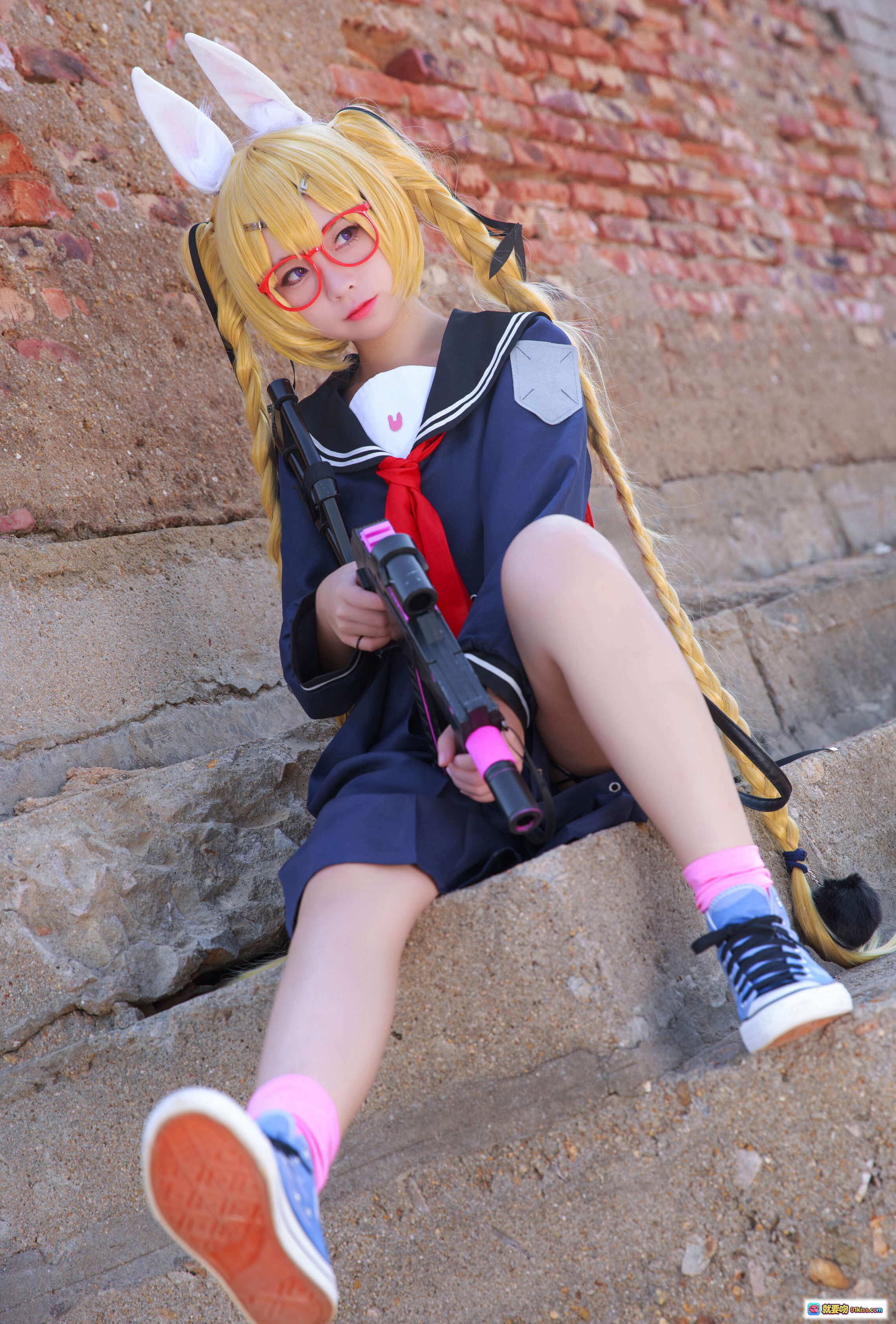 图片[3] - 旋风校服cosplay海边写真 | 金发双马尾兔耳少女 | 红框眼镜蓝泳装背红书包 | G44不会受伤NO.037 - 就要吻