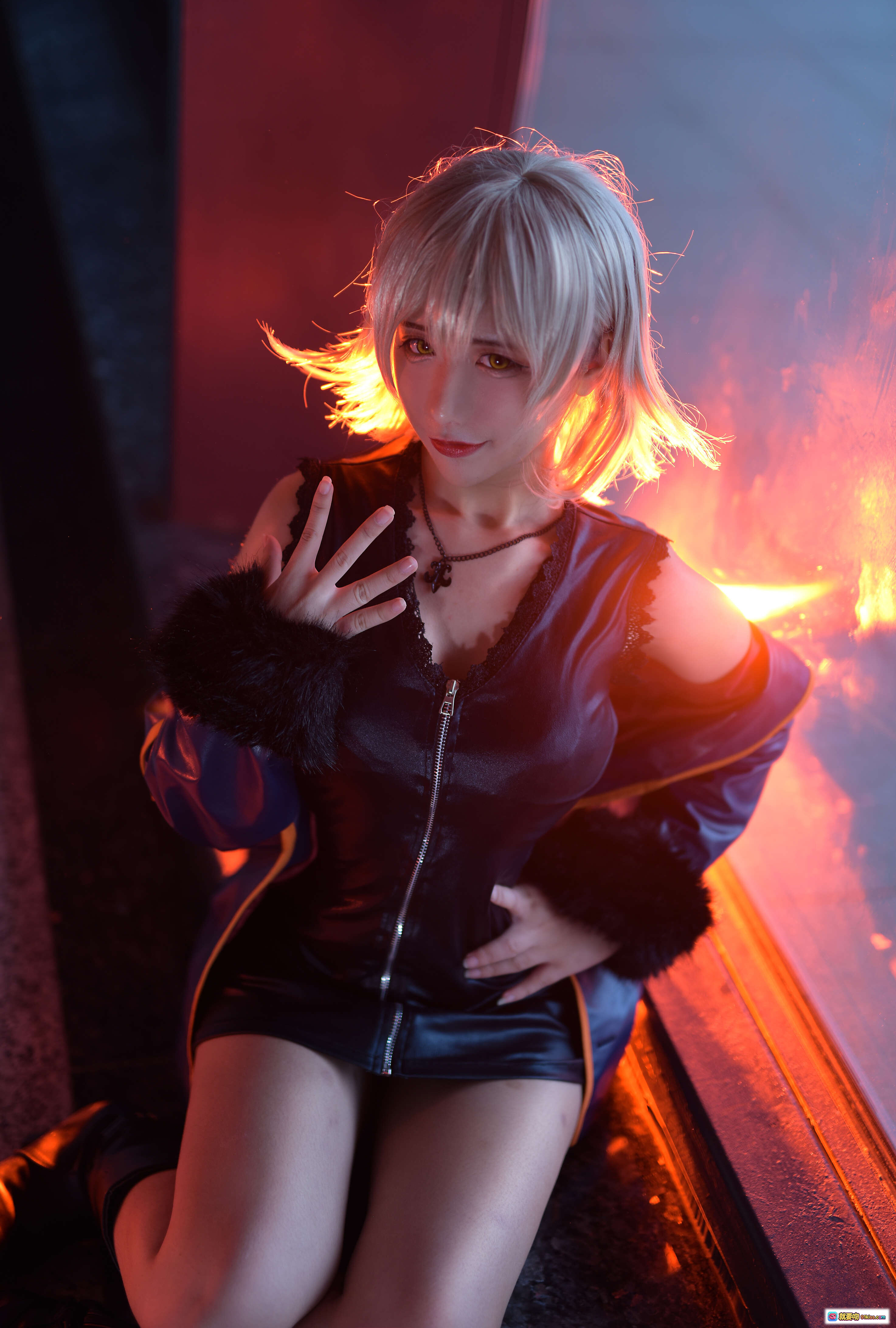 图片[4] - 九曲Jean NO.010 黑贞德 Cosplay 美女写真 20P 138MB 废墟场景 暗黑系 装甲战甲 红披风 骷髅装饰 工业风 摄影大片 - 就要吻