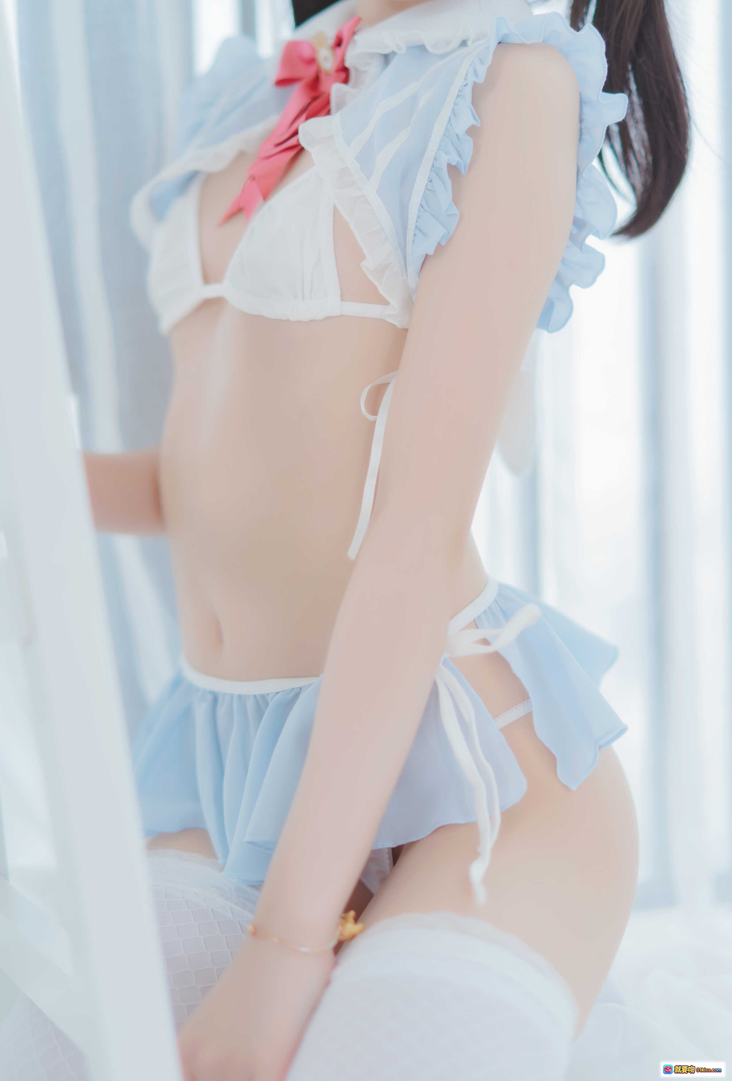 图片[2] - 桜桃喵049爱丽丝的兔子写真集 白色渔网袜+蓝色荷叶边内裤 甜美少女风私房照 76P高清图包 - 就要吻