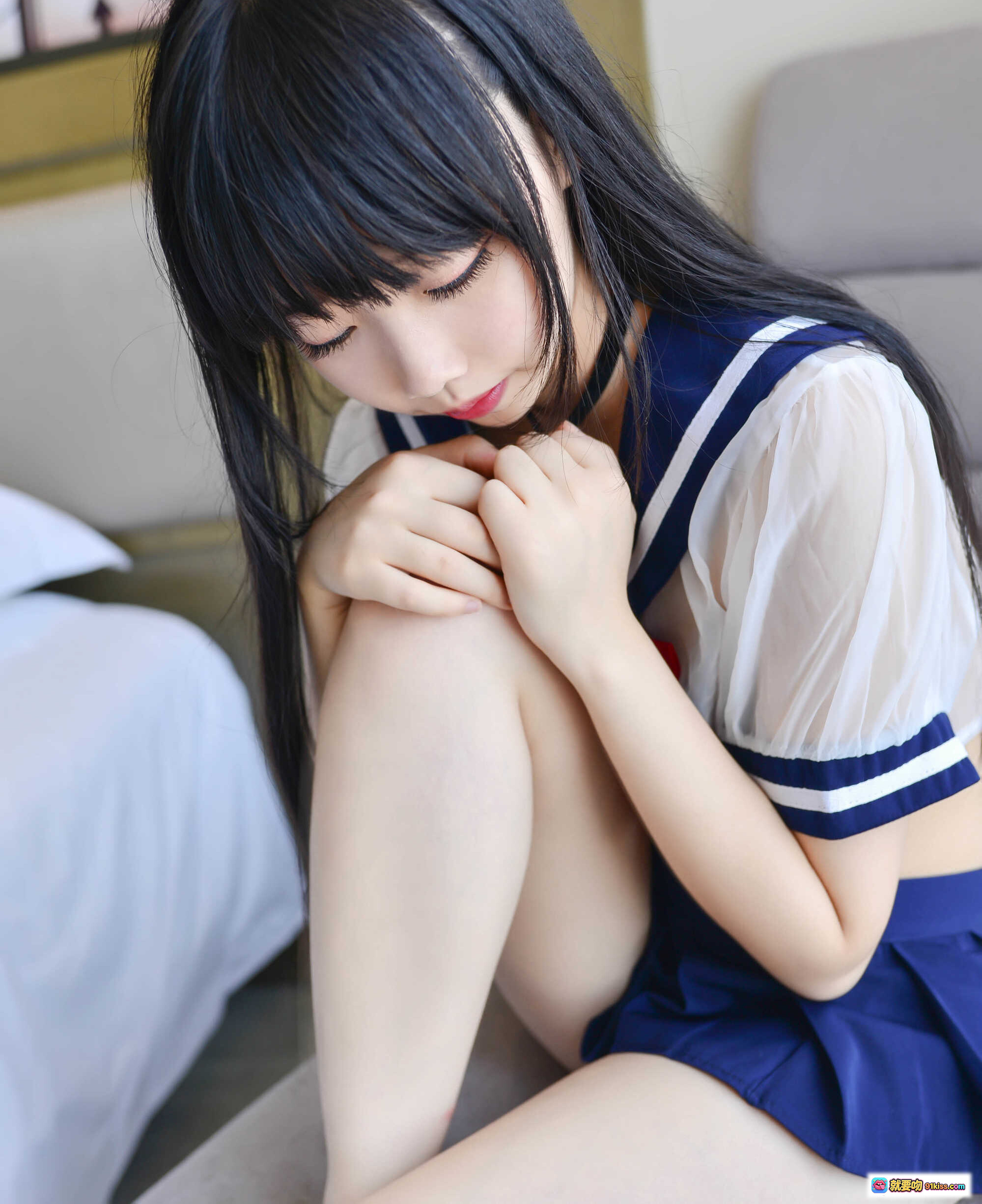 图片[1] - 雪琪SAMA NO.021 透明JK制服少女写真 20P高清图集 黑发齐刘海甜美私房照 室内床边坐姿温柔氛围感 - 就要吻