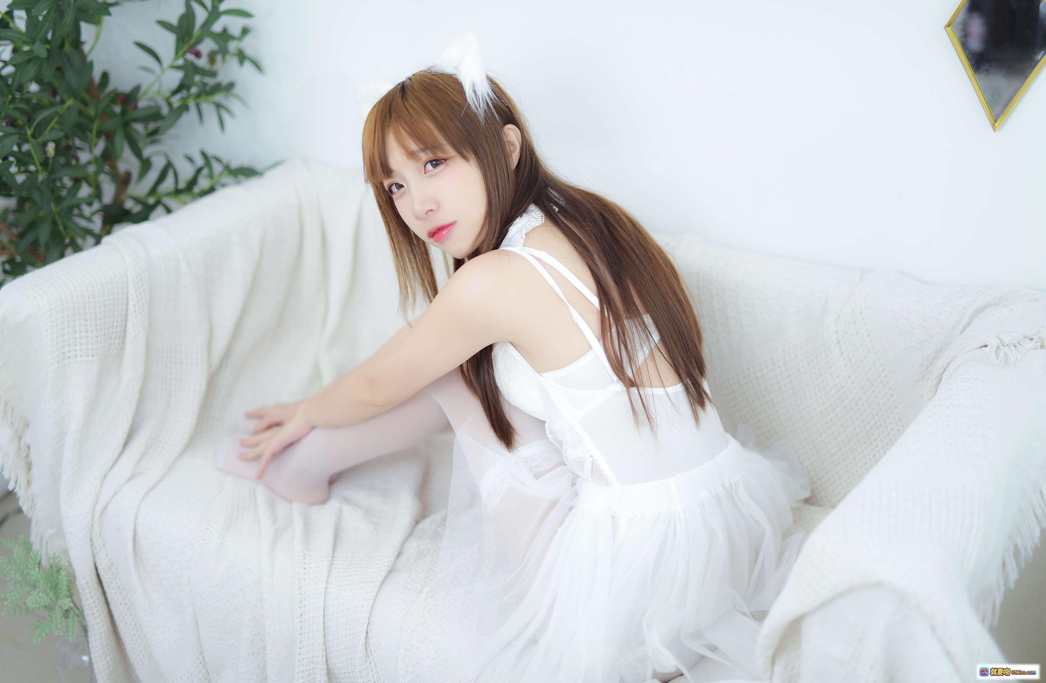 图片[7] - 二佐Nisa NO.009 宠物少女私房白婚纱写真 甜美猫耳蕾丝吊带裙 白丝美腿居家沙发照 28P高清图集 - 就要吻