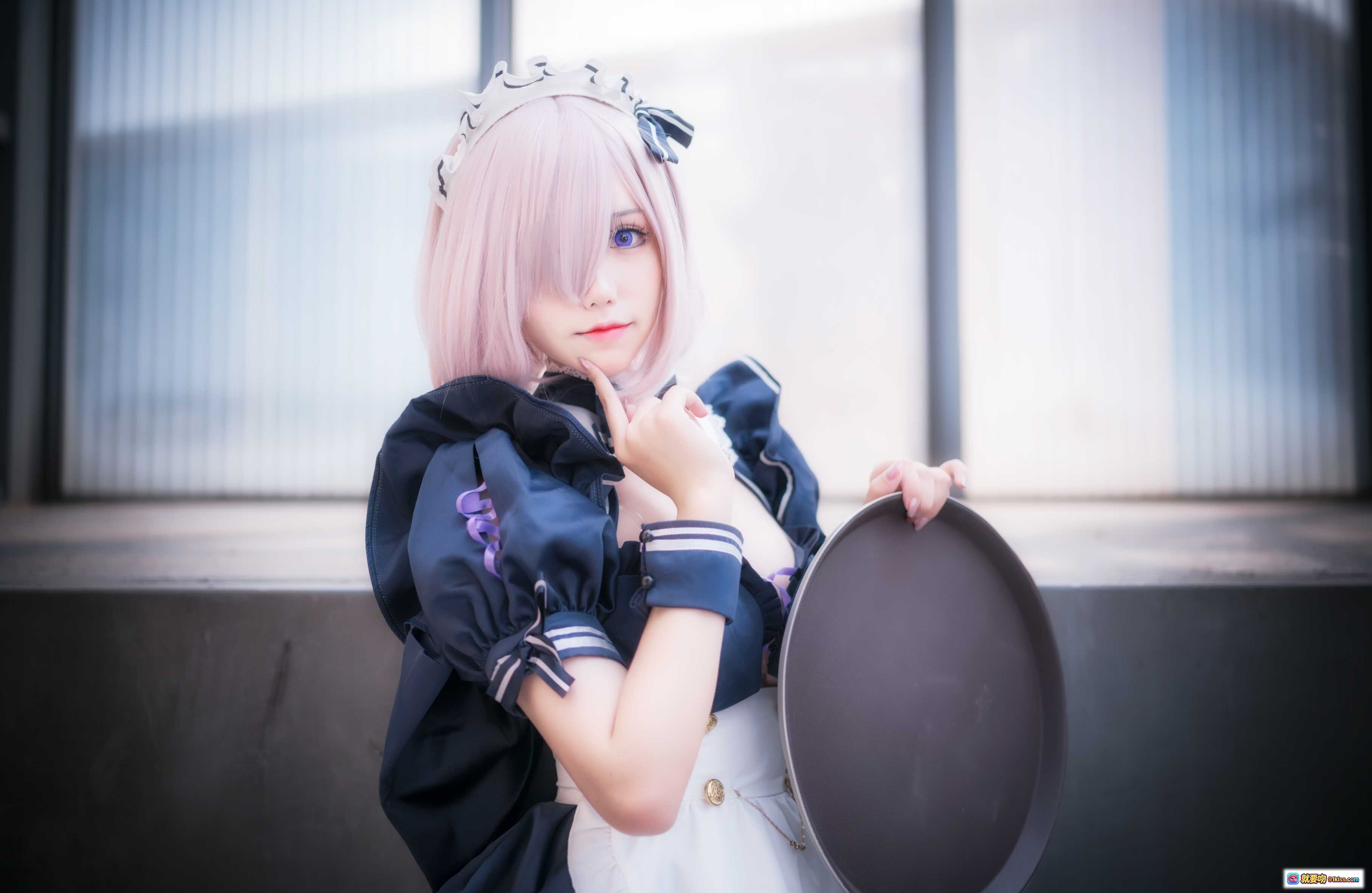 芋圆侑子NO.017黑枪呆女仆自拍 Cosplay 粉发女仆装 持托盘 甜美可爱 24P高清图集 - 就要吻