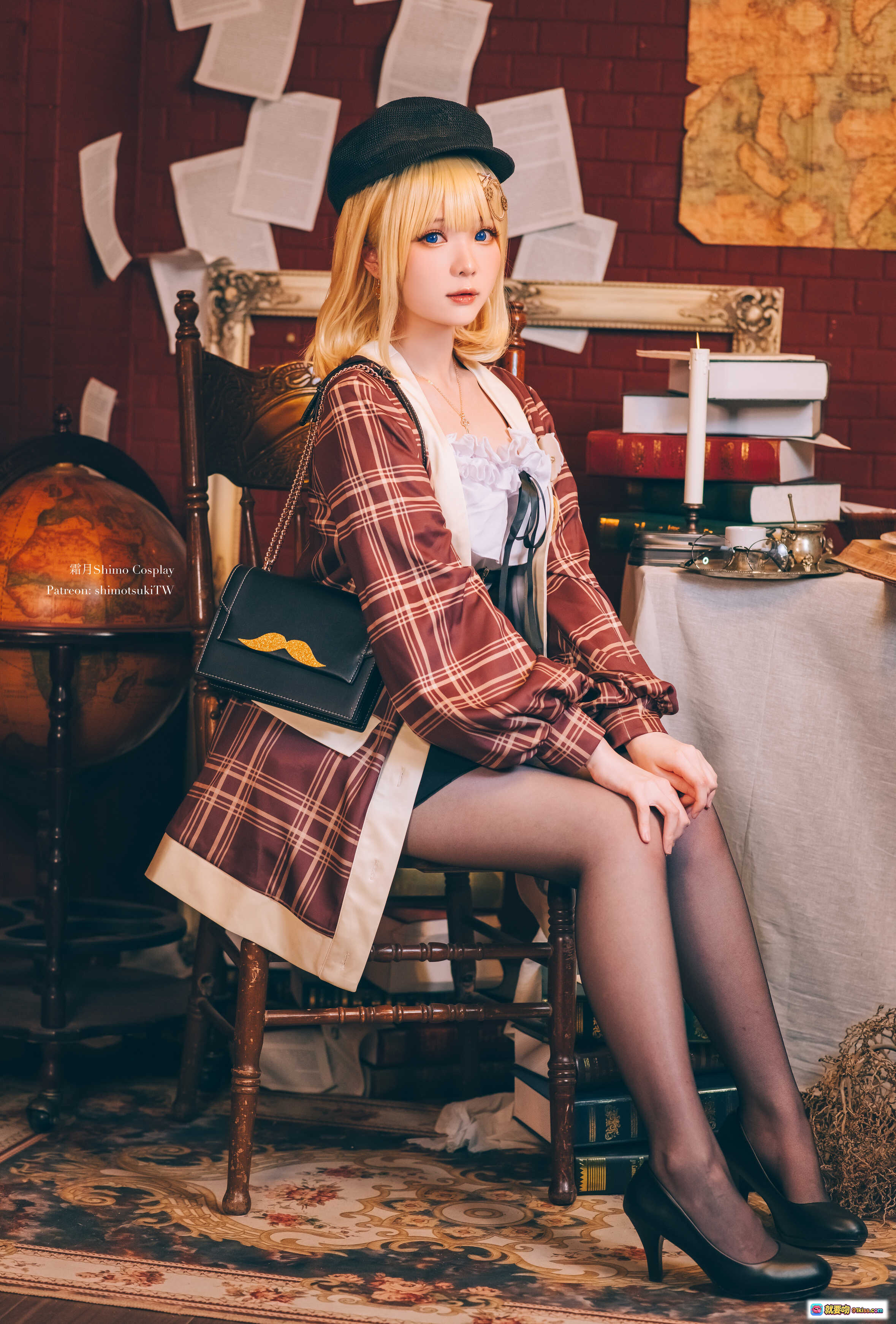 图片[10] - 霜月Shimo Cosplay华生·阿米莉亚 | 金发蓝瞳格纹外套 | 复古侦探风写真 | 精致配饰与蕾丝细节 | 高清11P美图 - 就要吻