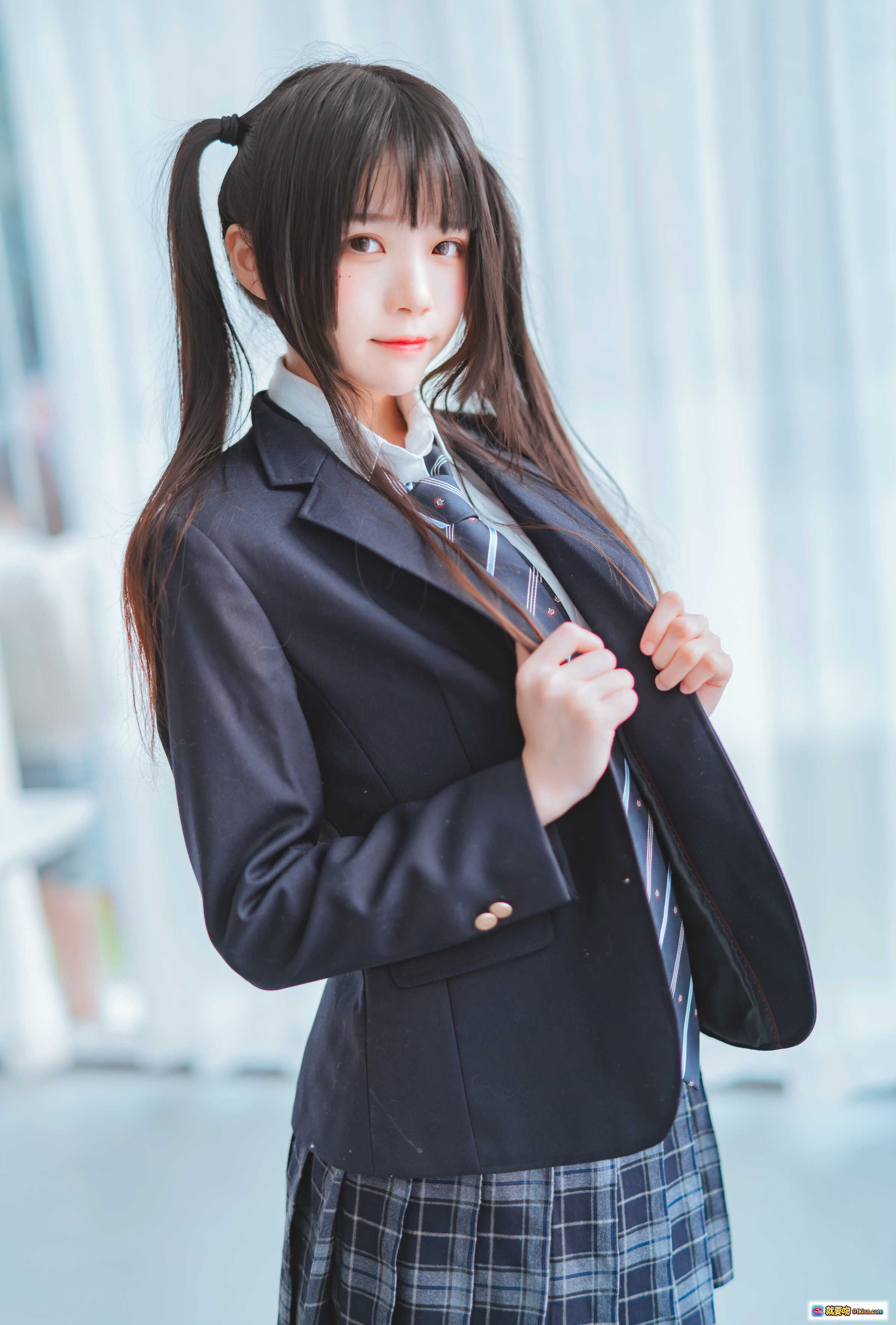 图片[9] - 桜桃喵042冬季制服丝袜美腿写真 | 双马尾少女学院风黑丝穿搭 | 45P高清图集 - 就要吻