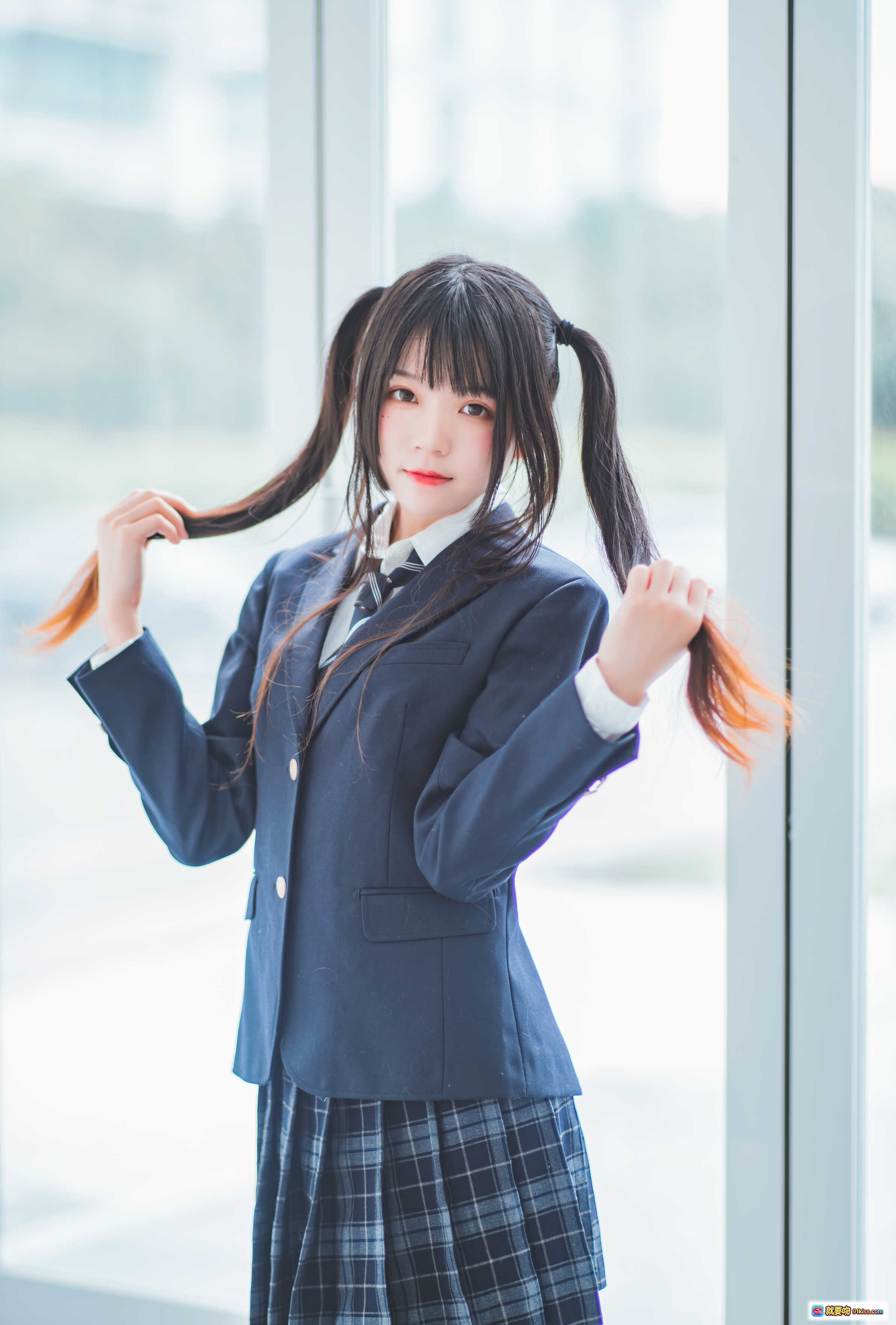 图片[10] - 桜桃喵042冬季制服丝袜美腿写真 | 双马尾少女学院风黑丝穿搭 | 45P高清图集 - 就要吻