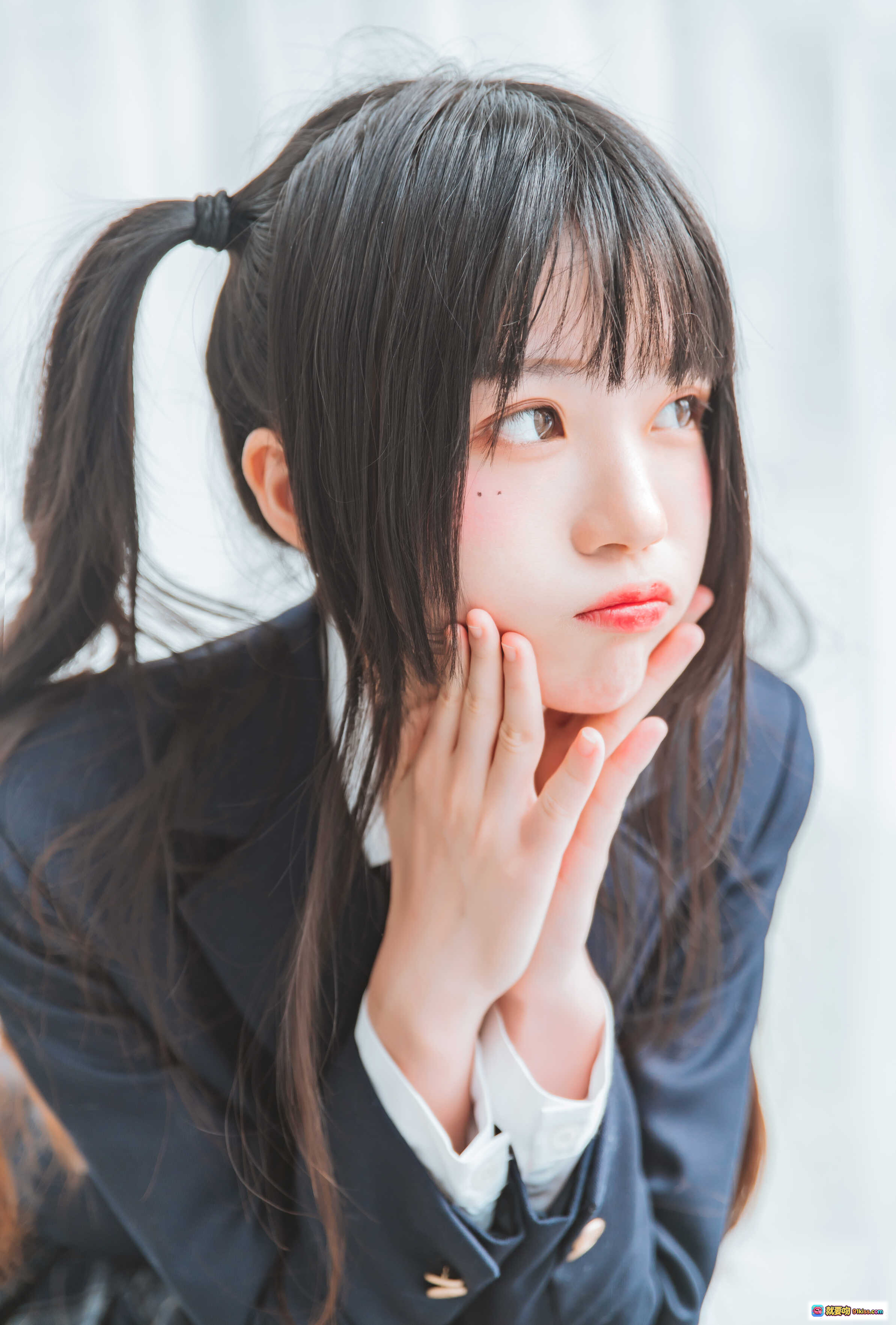 图片[5] - 桜桃喵042冬季制服丝袜美腿写真 | 双马尾少女学院风黑丝穿搭 | 45P高清图集 - 就要吻