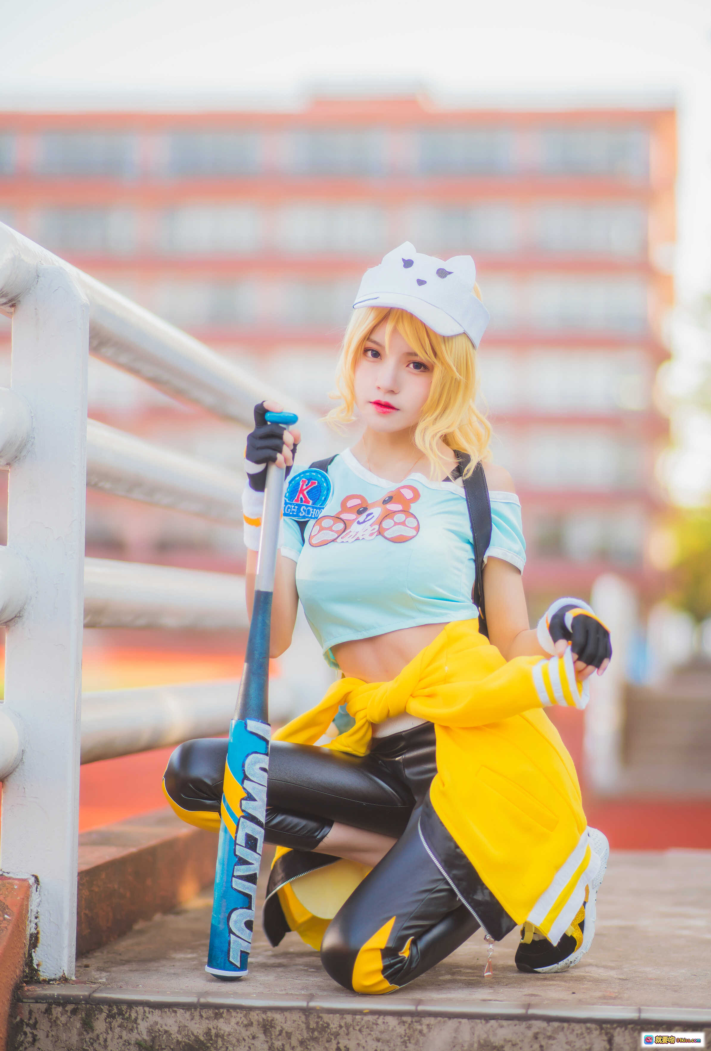 图片[9] - 桜桃喵花木兰青春决赛季cosplay写真 | 蓝色座椅体育场外景 | 金发白帽运动风造型 | 高清12P美图 - 就要吻