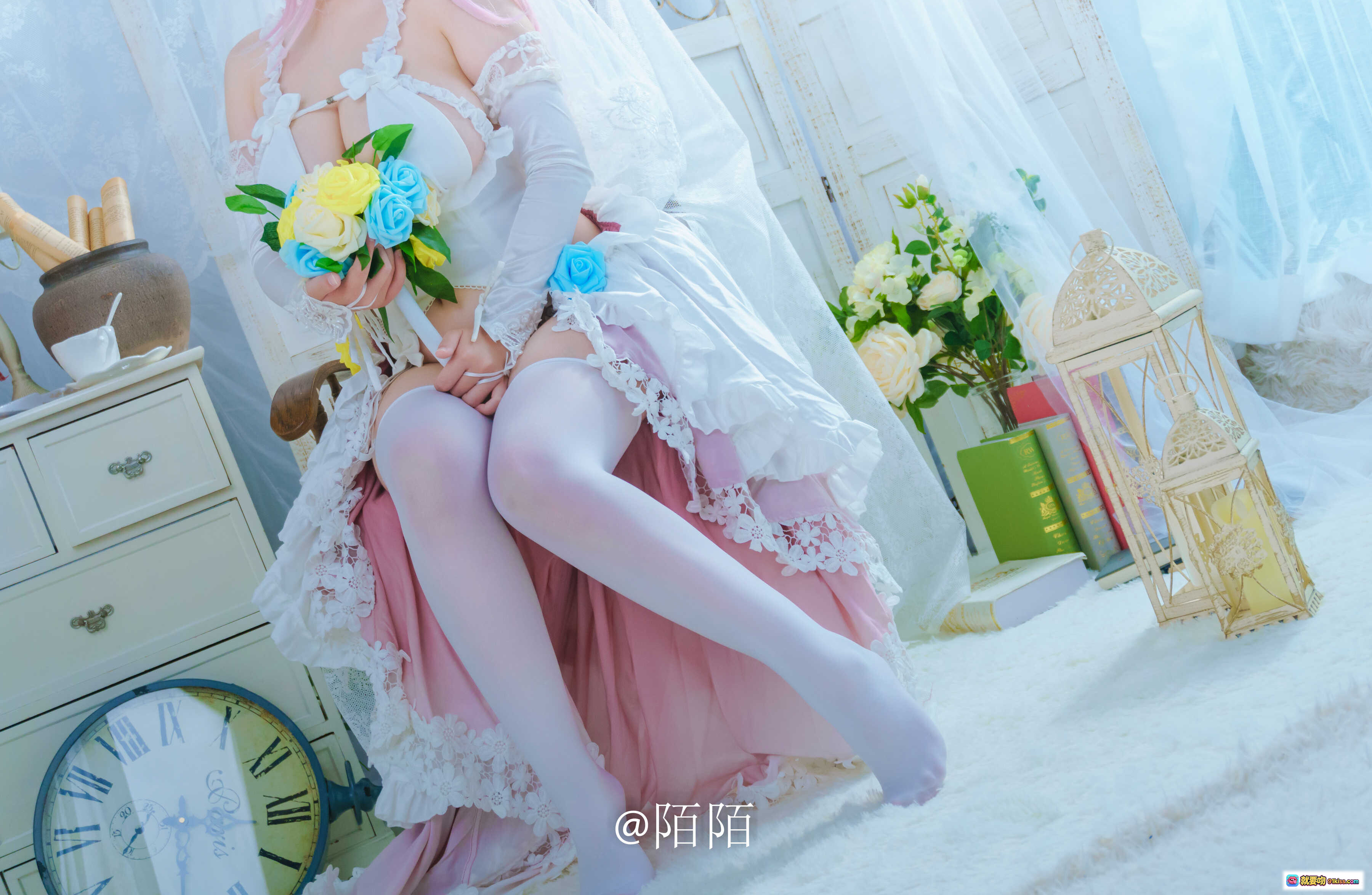 图片[6] - 韶陌陌NO.004索尼子写真集57P498M 粉发少女蕾丝白裙性感私房照 白丝美腿居家氛围感摄影 @陌陌 - 就要吻