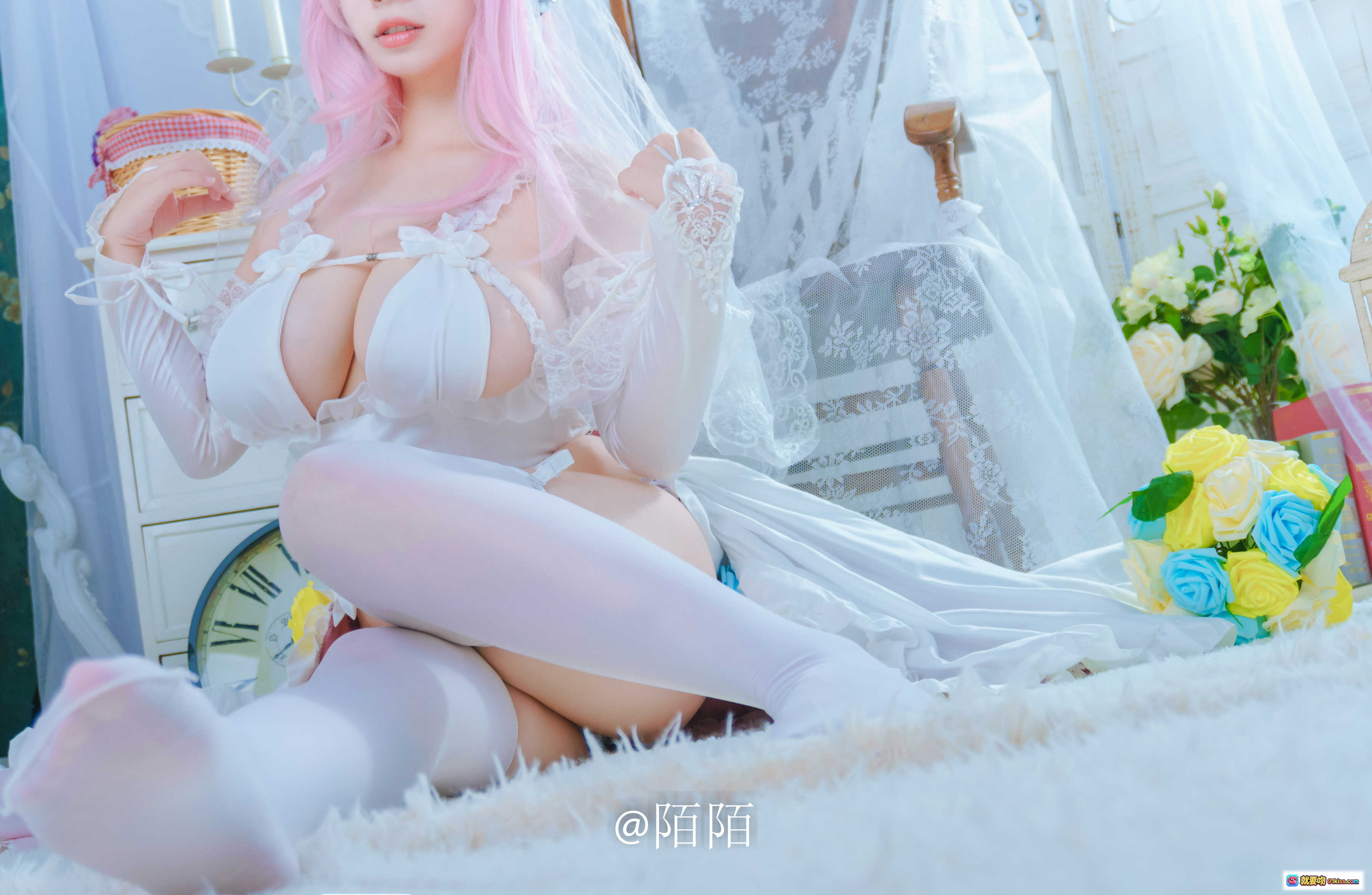 韶陌陌NO.004索尼子写真集57P498M 粉发少女蕾丝白裙性感私房照 白丝美腿居家氛围感摄影 @陌陌 - 就要吻