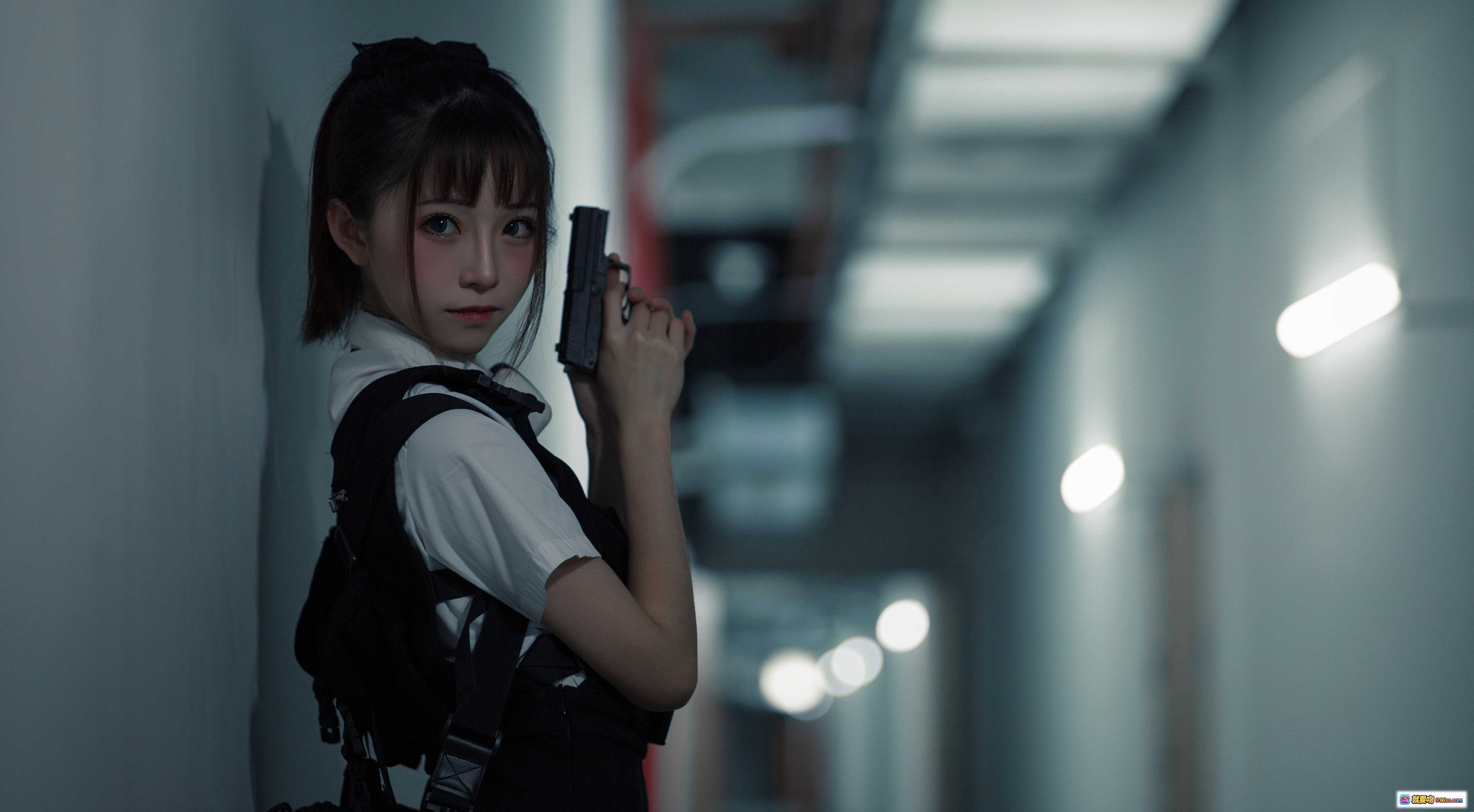 图片[5] - Kitaro绮太郎NO.037束手就擒Cosplay写真｜校园风短裙黑靴走廊蹲姿摄影集 - 就要吻