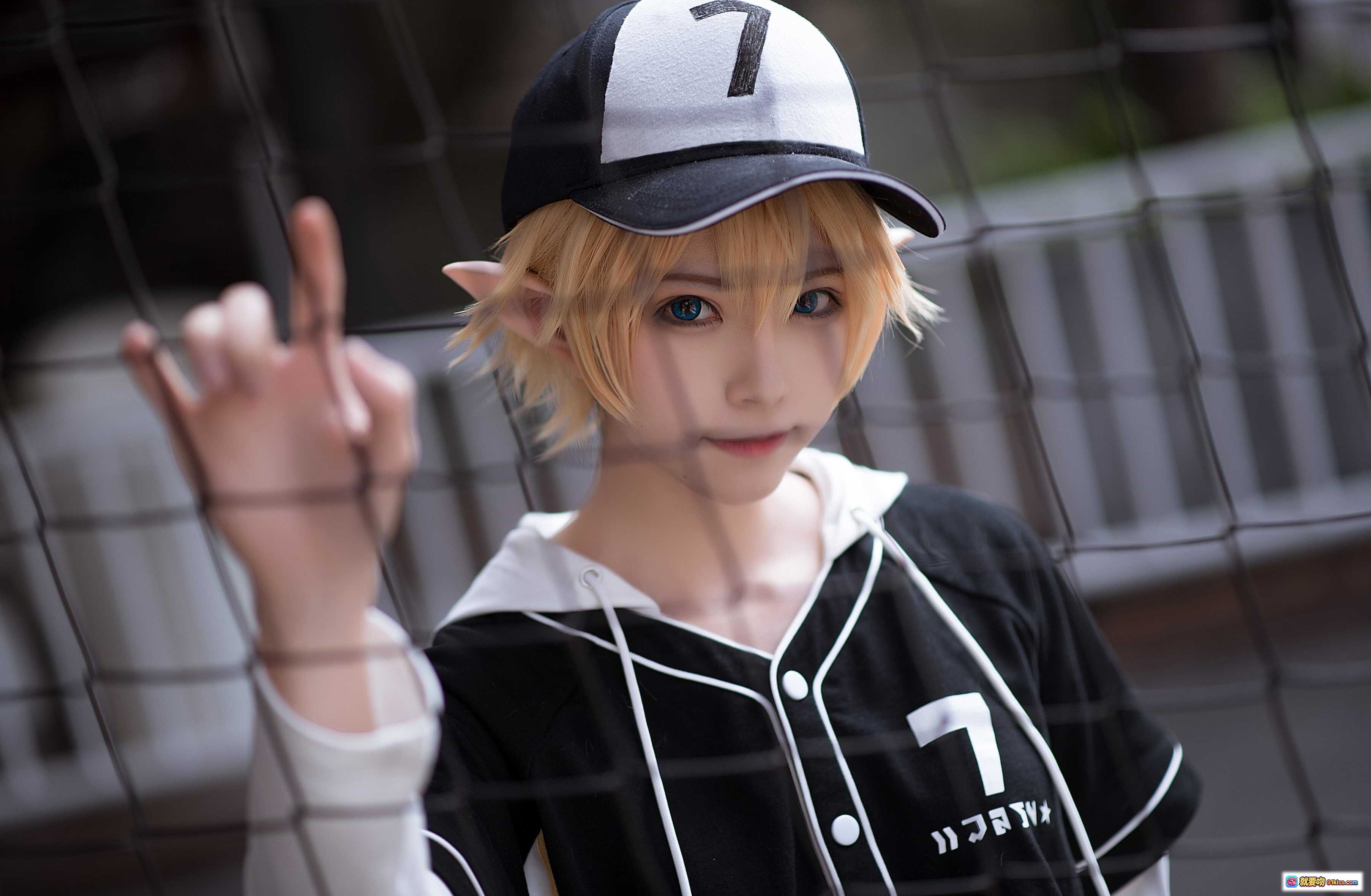 图片[5] - Kitaro绮太郎COS凹凸世界金角色 cosplay写真 黑白棒球服精灵耳造型 时尚街拍风 高清8P图集 - 就要吻