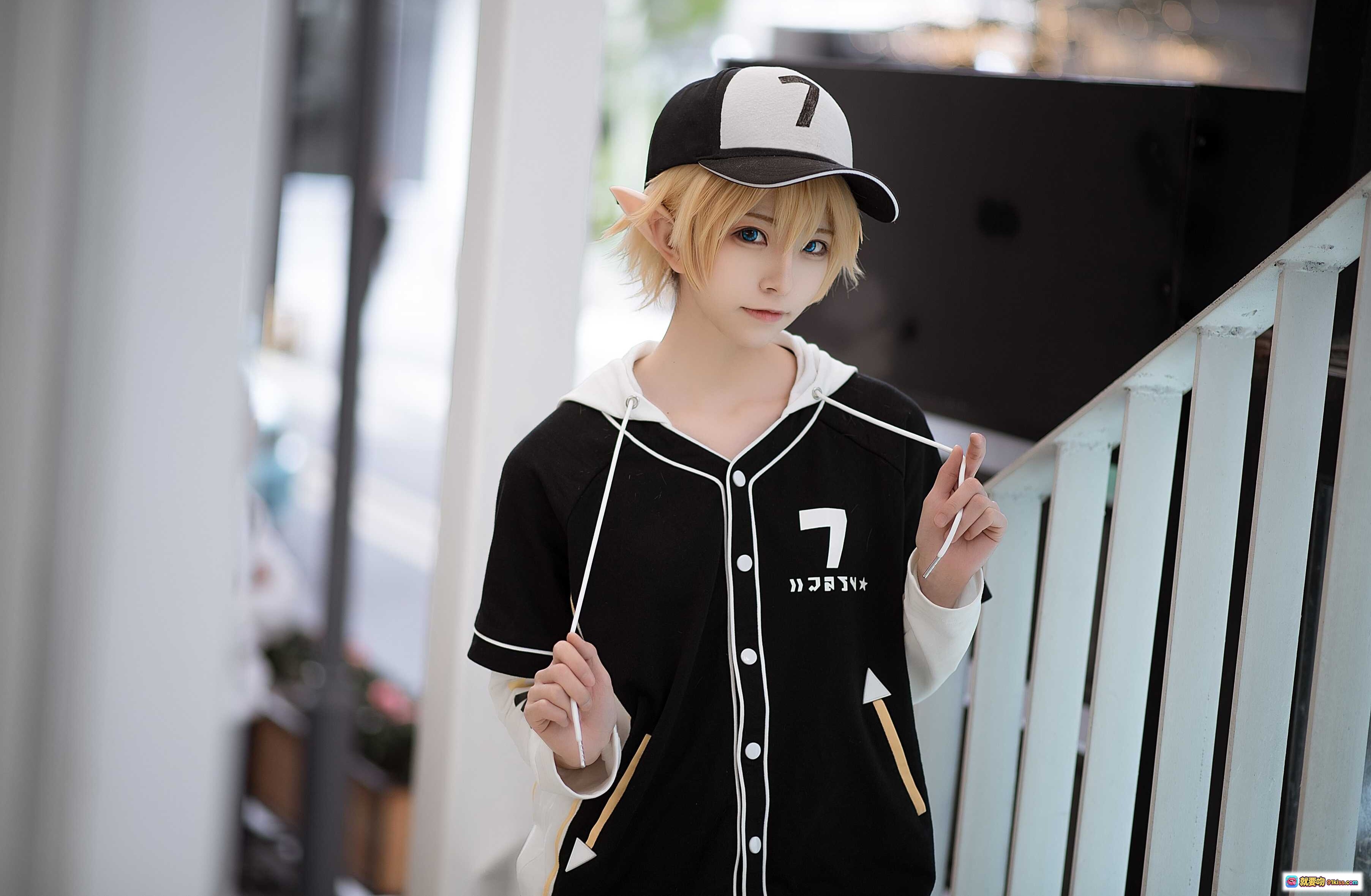 图片[7] - Kitaro绮太郎COS凹凸世界金角色 cosplay写真 黑白棒球服精灵耳造型 时尚街拍风 高清8P图集 - 就要吻