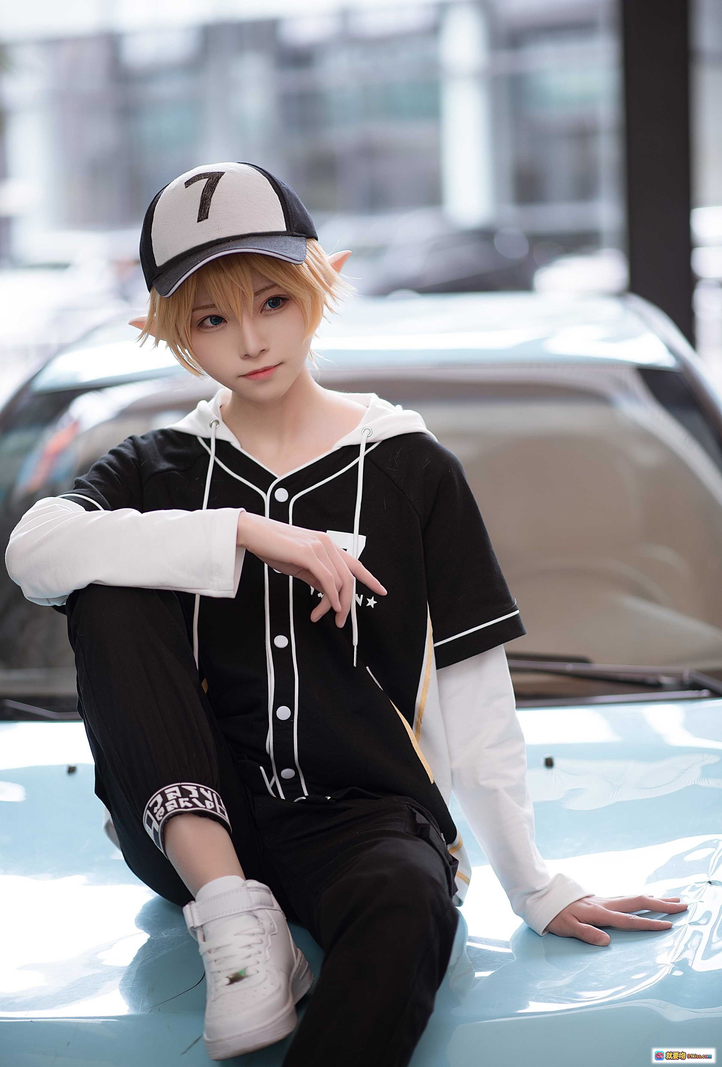 图片[8] - Kitaro绮太郎COS凹凸世界金角色 cosplay写真 黑白棒球服精灵耳造型 时尚街拍风 高清8P图集 - 就要吻