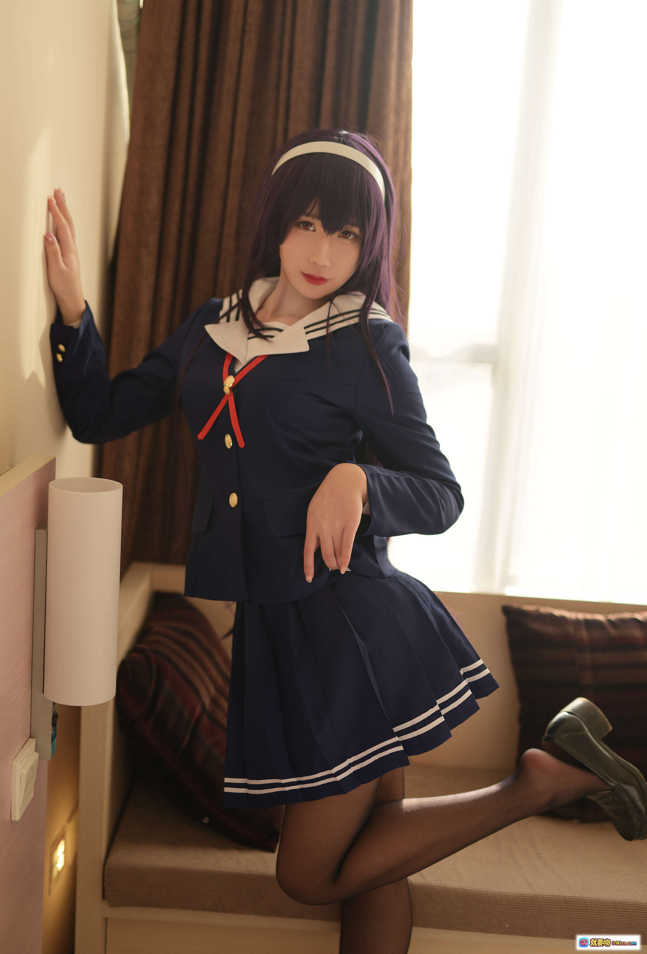 九曲Jean NO.027 霞之丘诗羽 JK制服写真 21P 75MB 紫发少女 白色发带 黑丝美腿 室内窗边姿势 甜美校园风 Cosplay摄影 - 就要吻