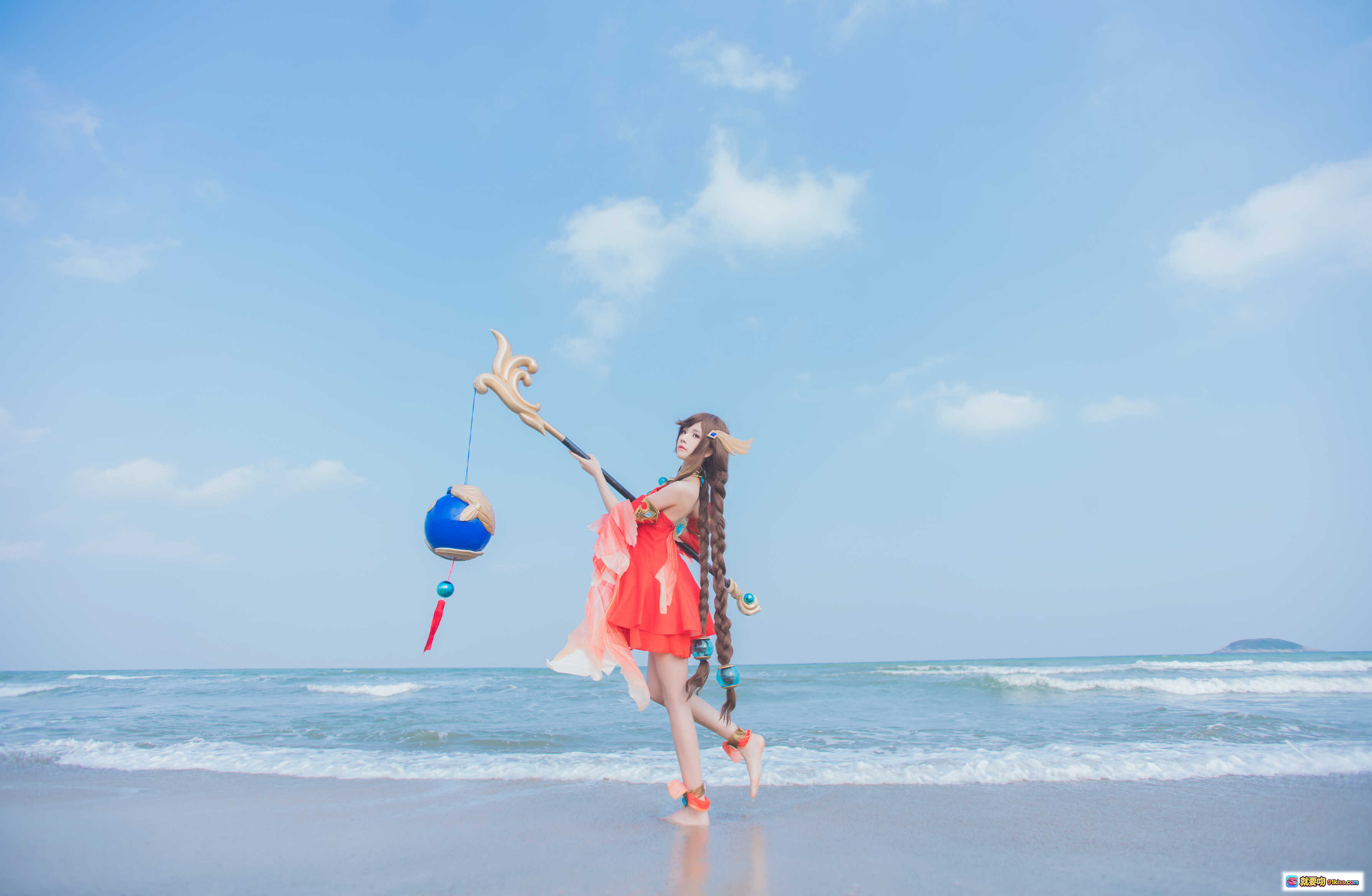 图片[6] - 桜桃喵070王者荣耀大乔cosplay海边写真 粉色飘逸裙装手持法杖赤足踏浪唯美场景 - 就要吻