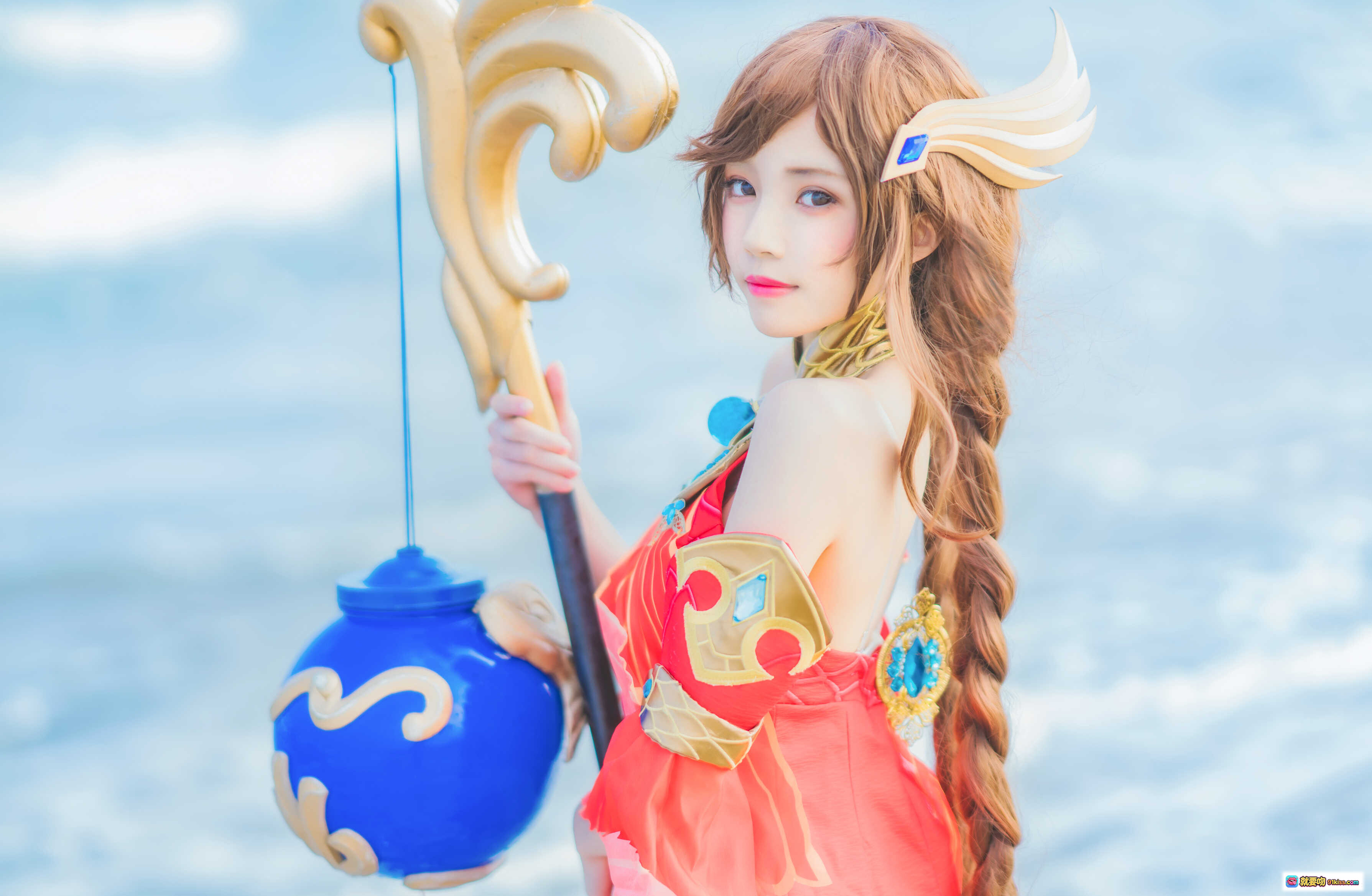 图片[8] - 桜桃喵070王者荣耀大乔cosplay海边写真 粉色飘逸裙装手持法杖赤足踏浪唯美场景 - 就要吻