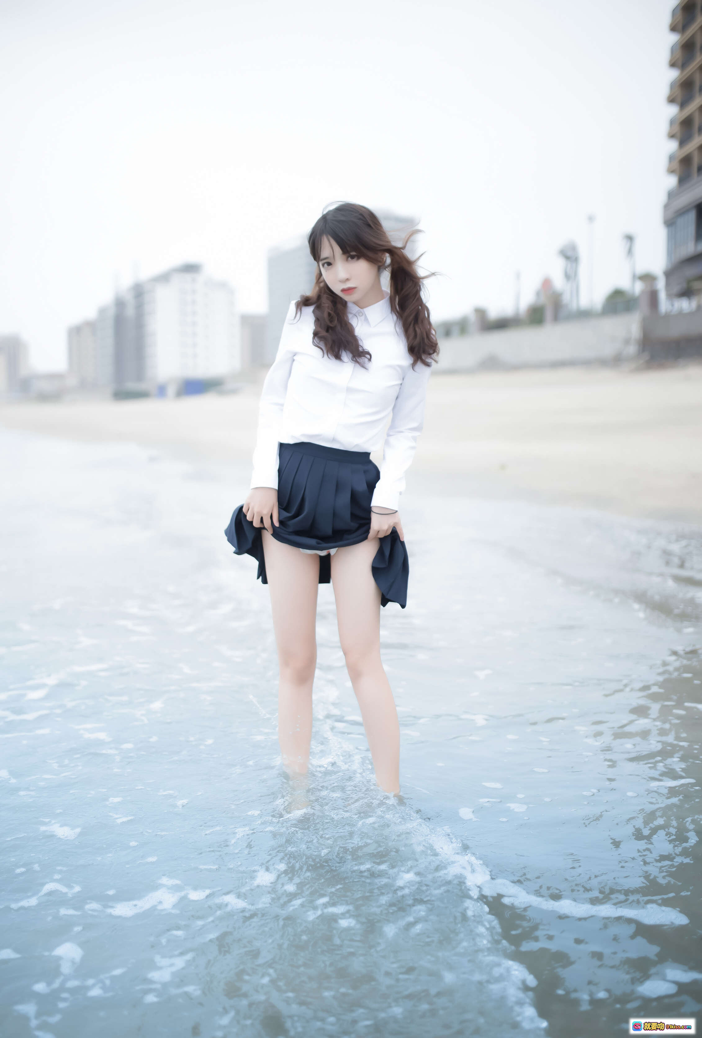 图片[10] - 疯猫ss NO.086 眠海歌 海蓝写真 | 白衬衫黑百褶裙海边湿身少女 | 清新校园风海景人像摄影 - 就要吻