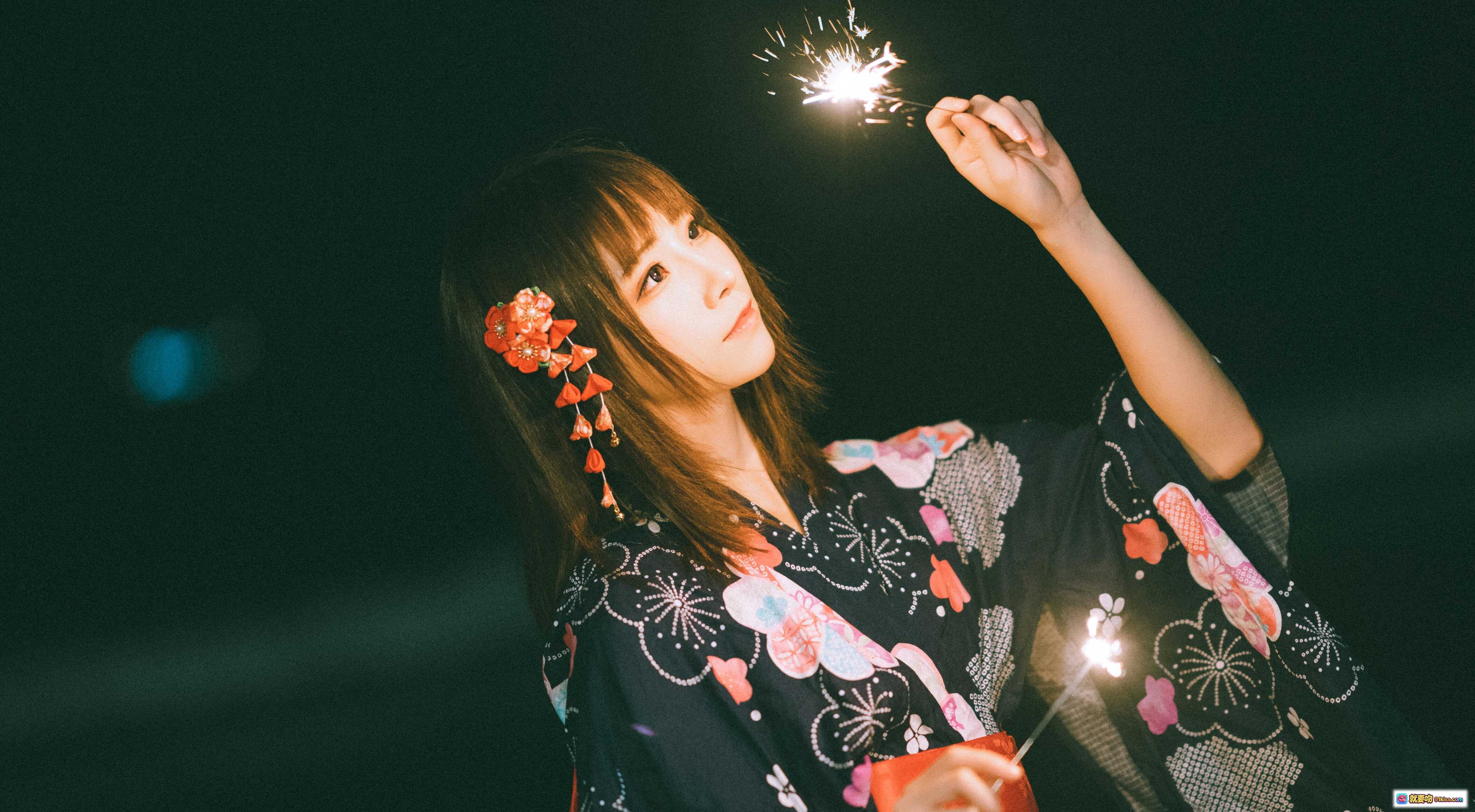 图片[9] - Kitaro绮太郎NO.074夏色花火和服少女夜景手持光瓶写真10P42MB - 就要吻