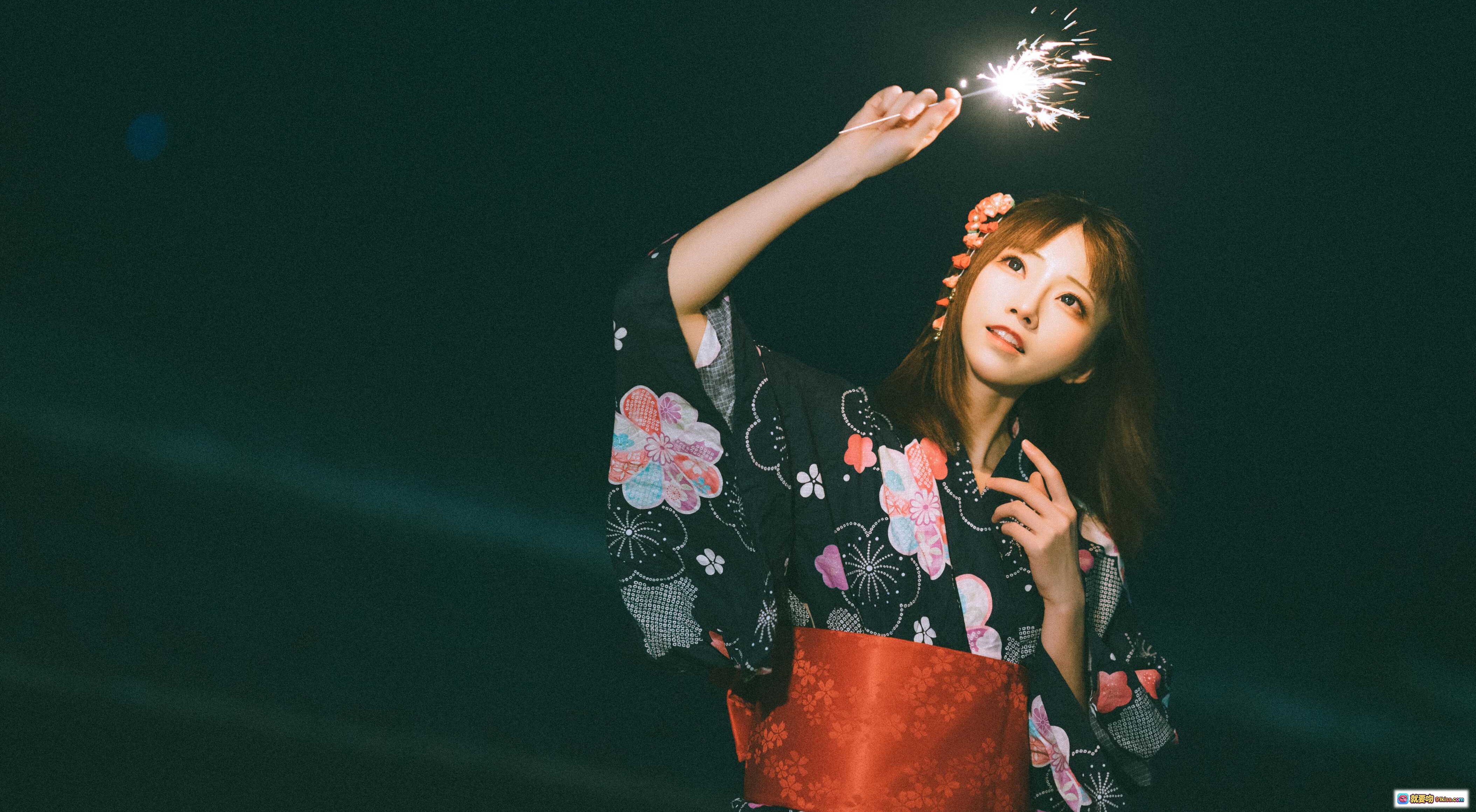 图片[7] - Kitaro绮太郎NO.074夏色花火和服少女夜景手持光瓶写真10P42MB - 就要吻