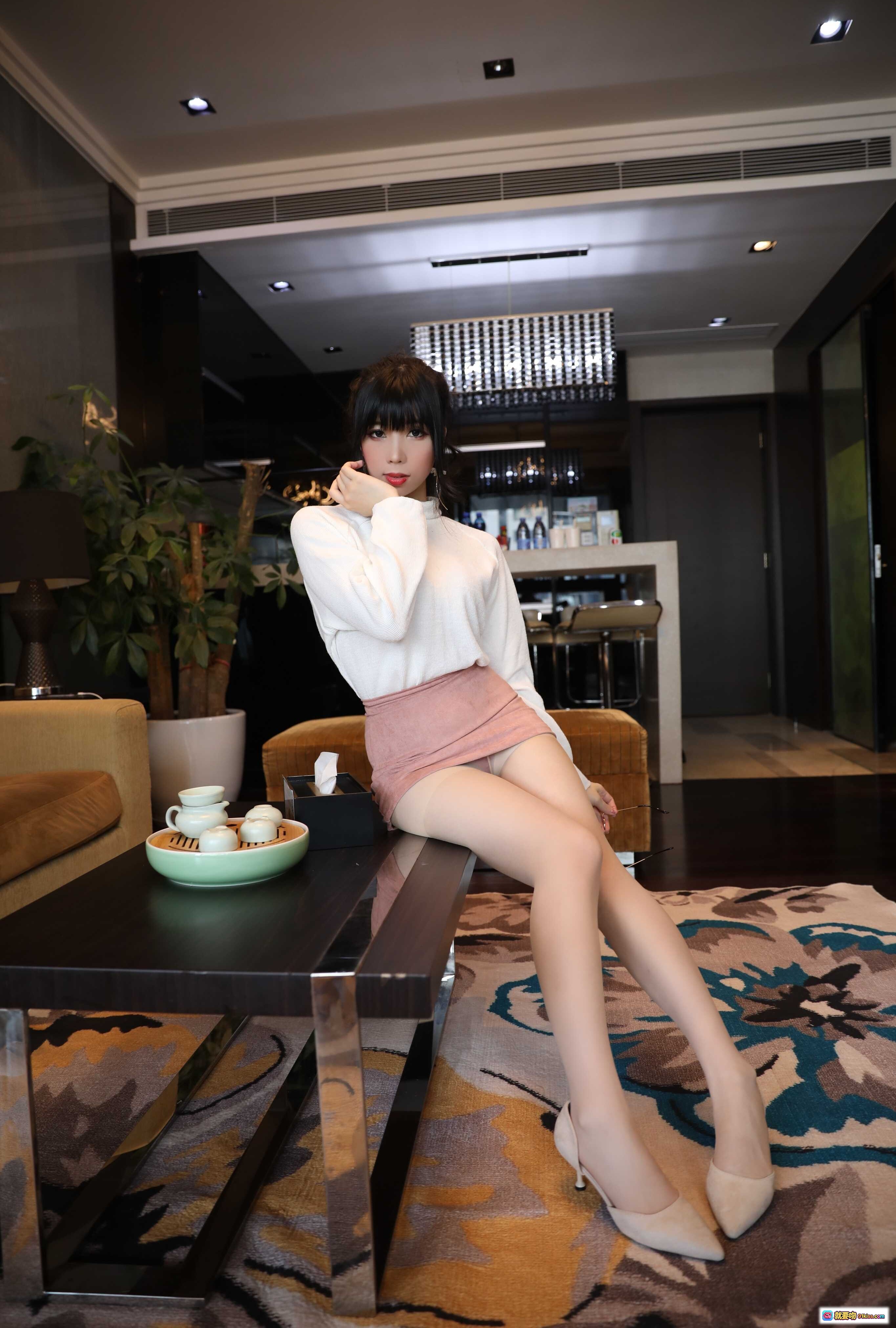 图片[9] - 鹿野希Vol.06单马尾眼镜娘白高领粉短裙丝袜美腿室内写真163P - 就要吻