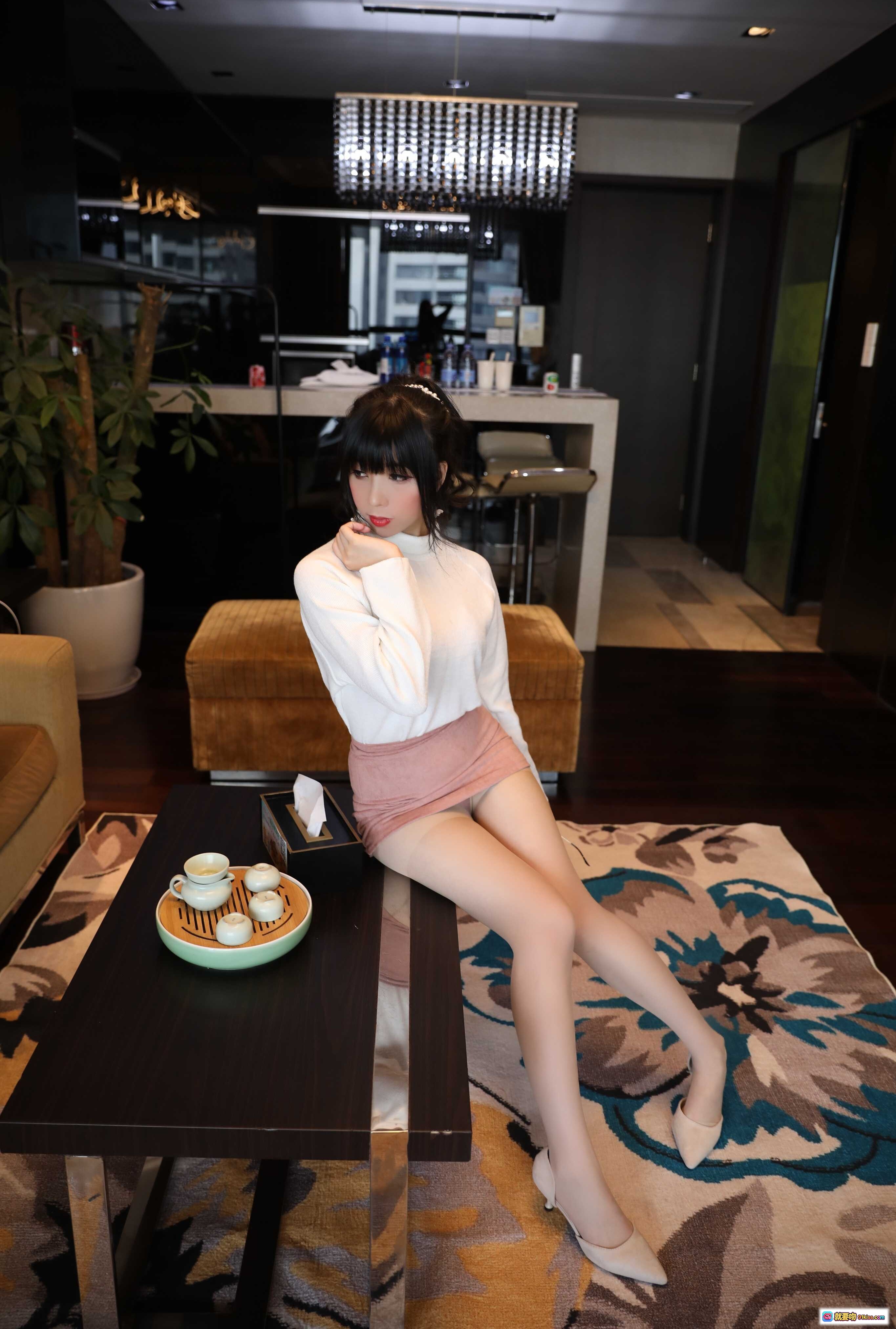 图片[10] - 鹿野希Vol.06单马尾眼镜娘白高领粉短裙丝袜美腿室内写真163P - 就要吻