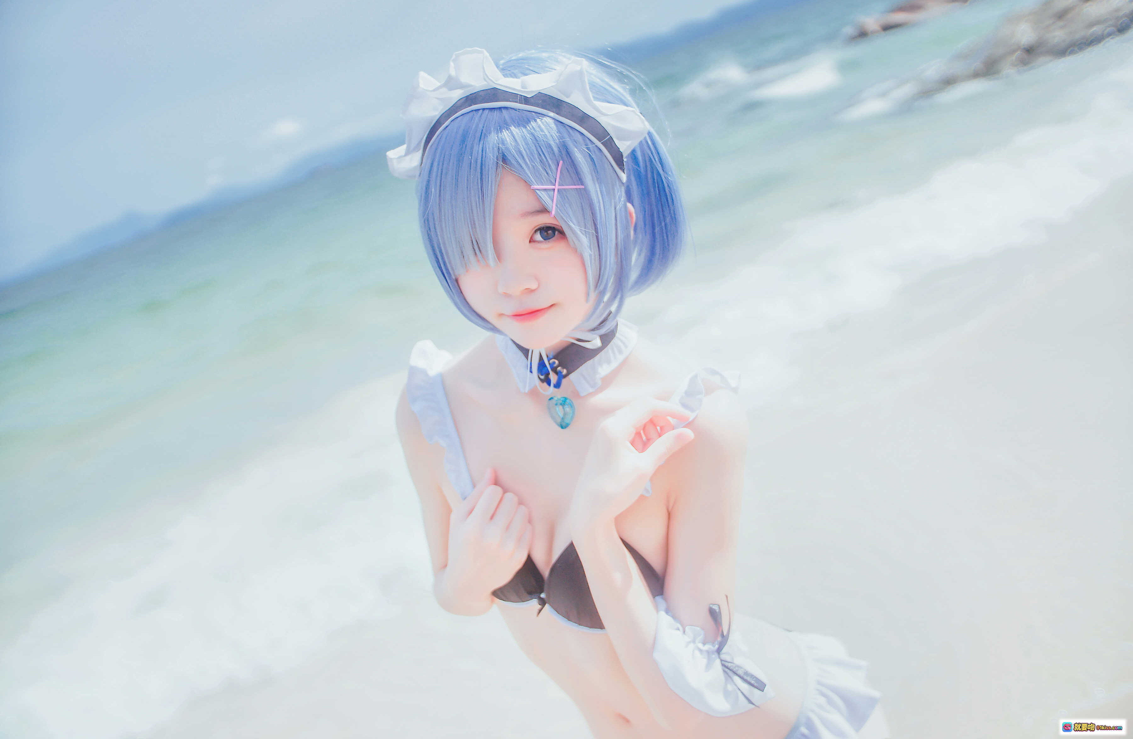 图片[6] - 桜桃喵蕾姆COS写真｜蓝发女仆泳装海边拍摄｜48P高清图集｜二次元动漫角色扮演 - 就要吻