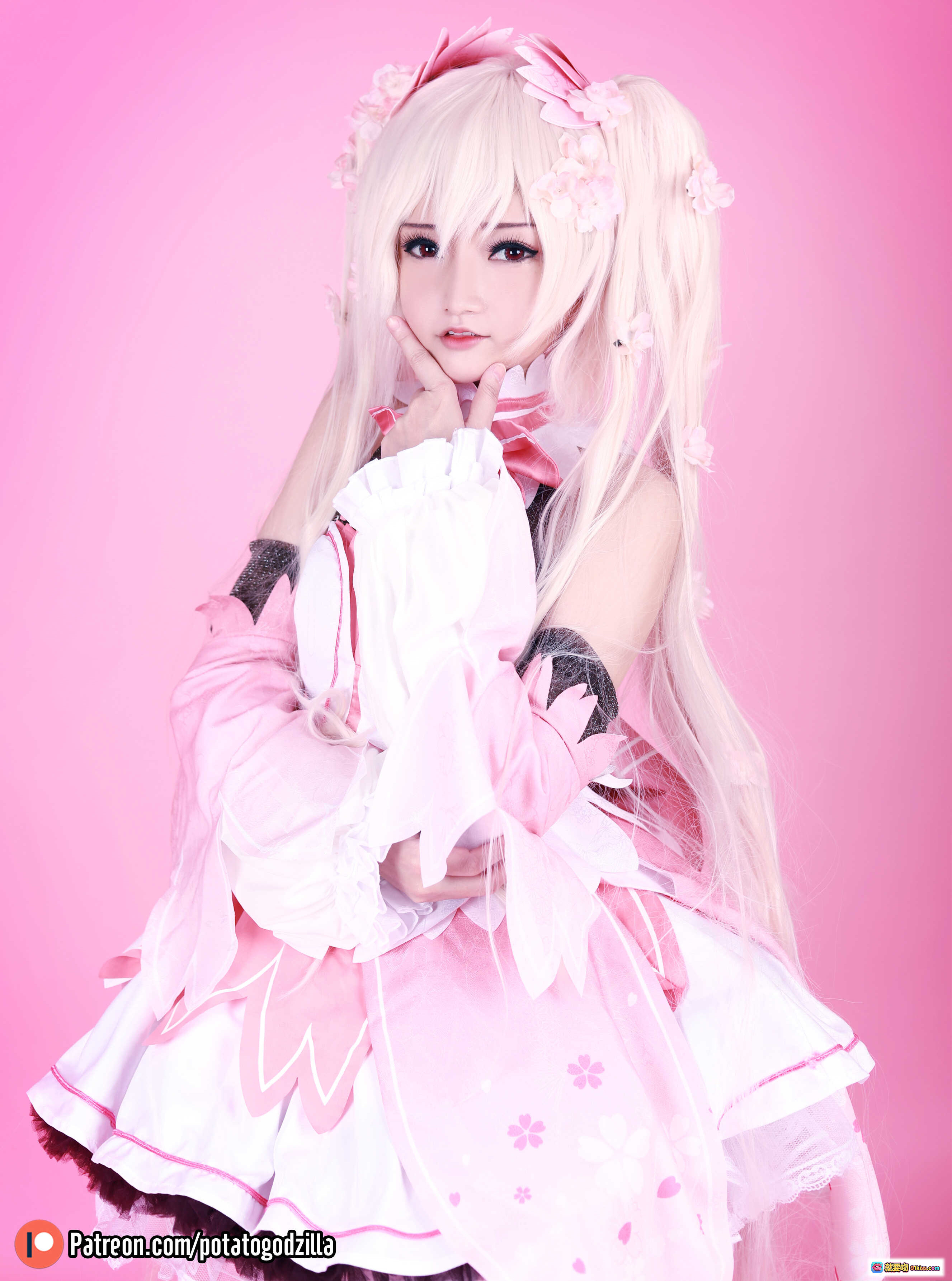 Sakura Miku Cosplay 粉色和风洛丽塔 二次元美少女 甜系樱花主题 48P高清写真集 Potato Godzilla NO.023 - 就要吻