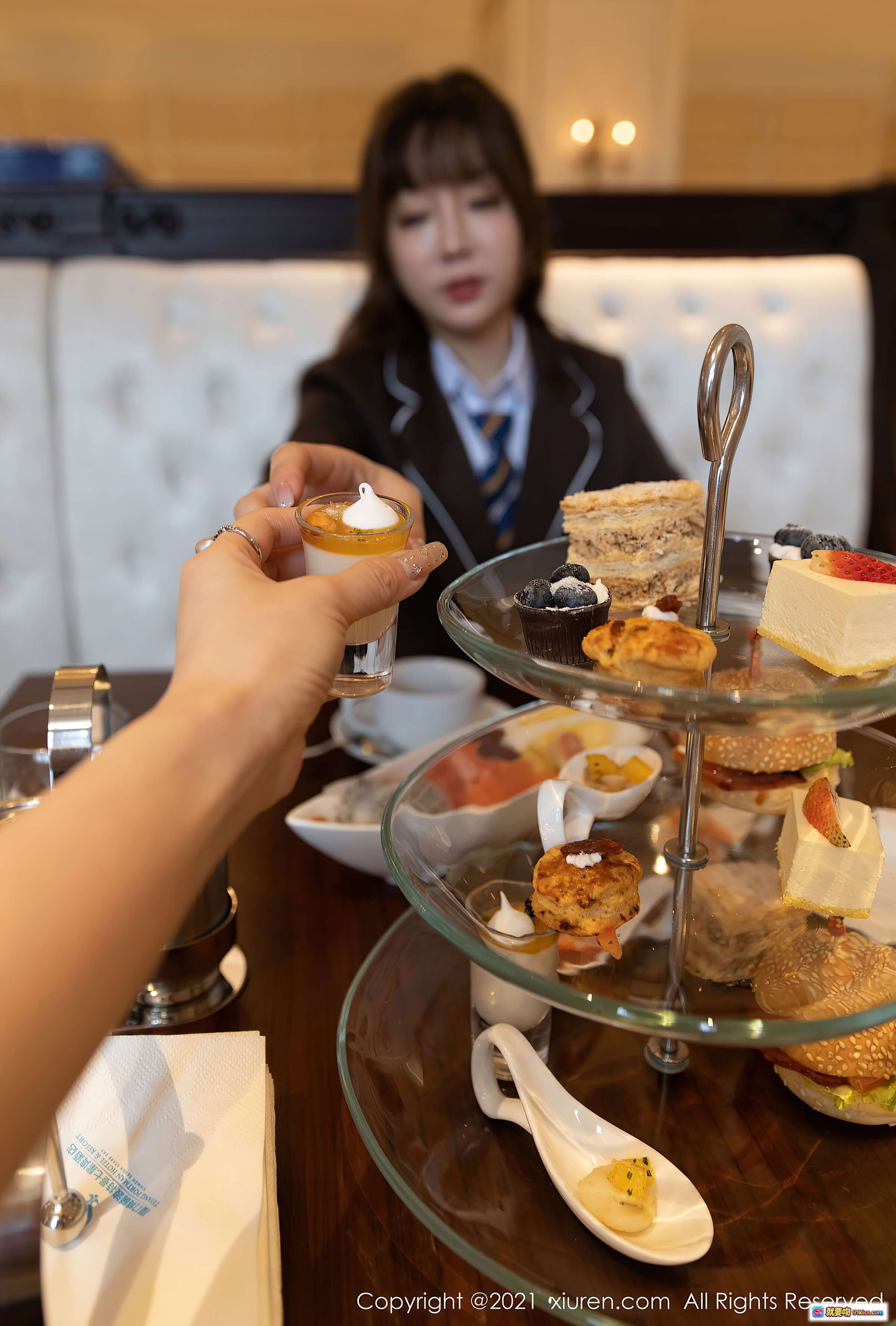 图片[4] - 王雨纯优雅品茶写真｜校服少女午后茶歇｜高清私房摄影｜XIUREN秀人网2021 VOL.3176 - 就要吻