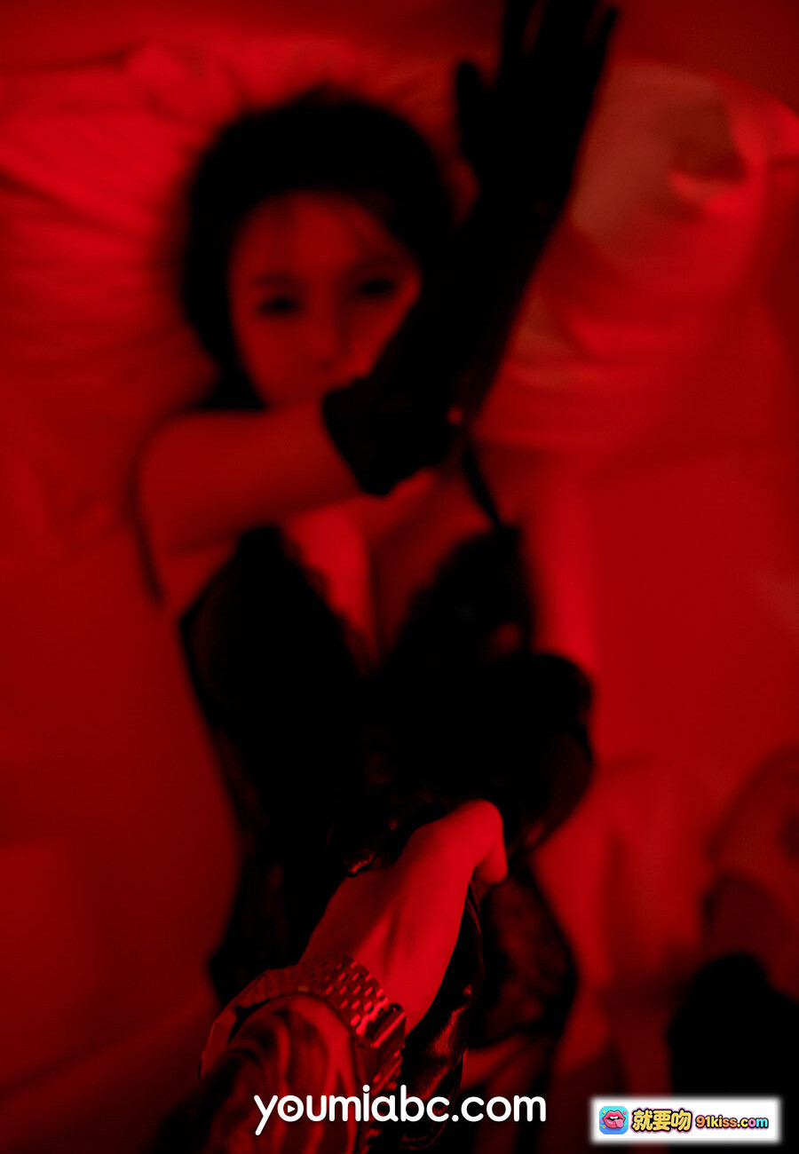 图片[1] - 猩红之夜李多多性感写真｜YouMi尤蜜2020.03.04｜红色光影朦胧氛围｜黑丝蕾丝诱惑｜床上姿态撩人｜高清37P图集 - 就要吻