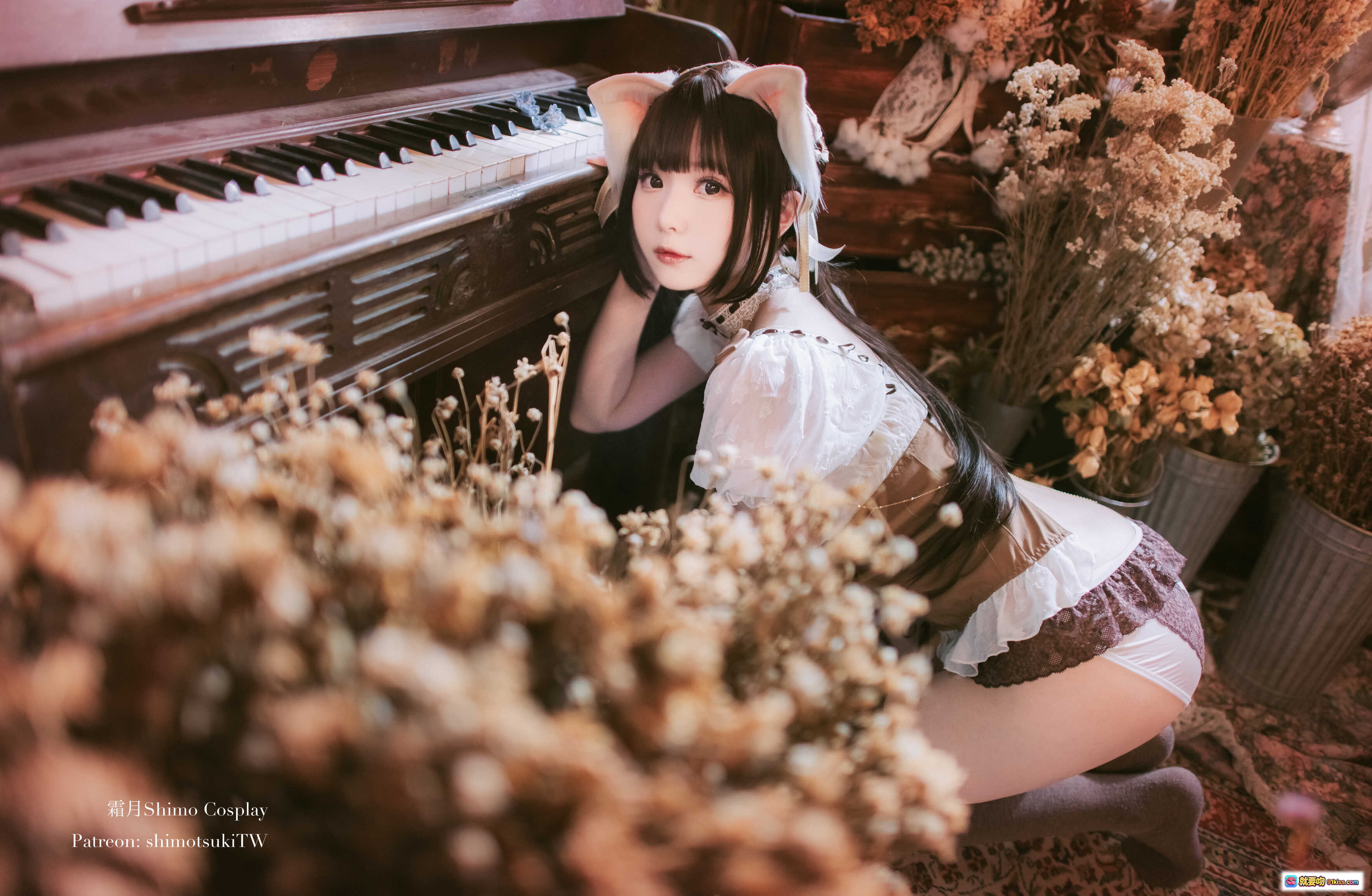 图片[8] - 霜月Shimo Cosplay私房写真｜复古钢琴×干花环绕｜日系少女风｜温柔治愈系穿搭｜NO.016私服3系列 - 就要吻