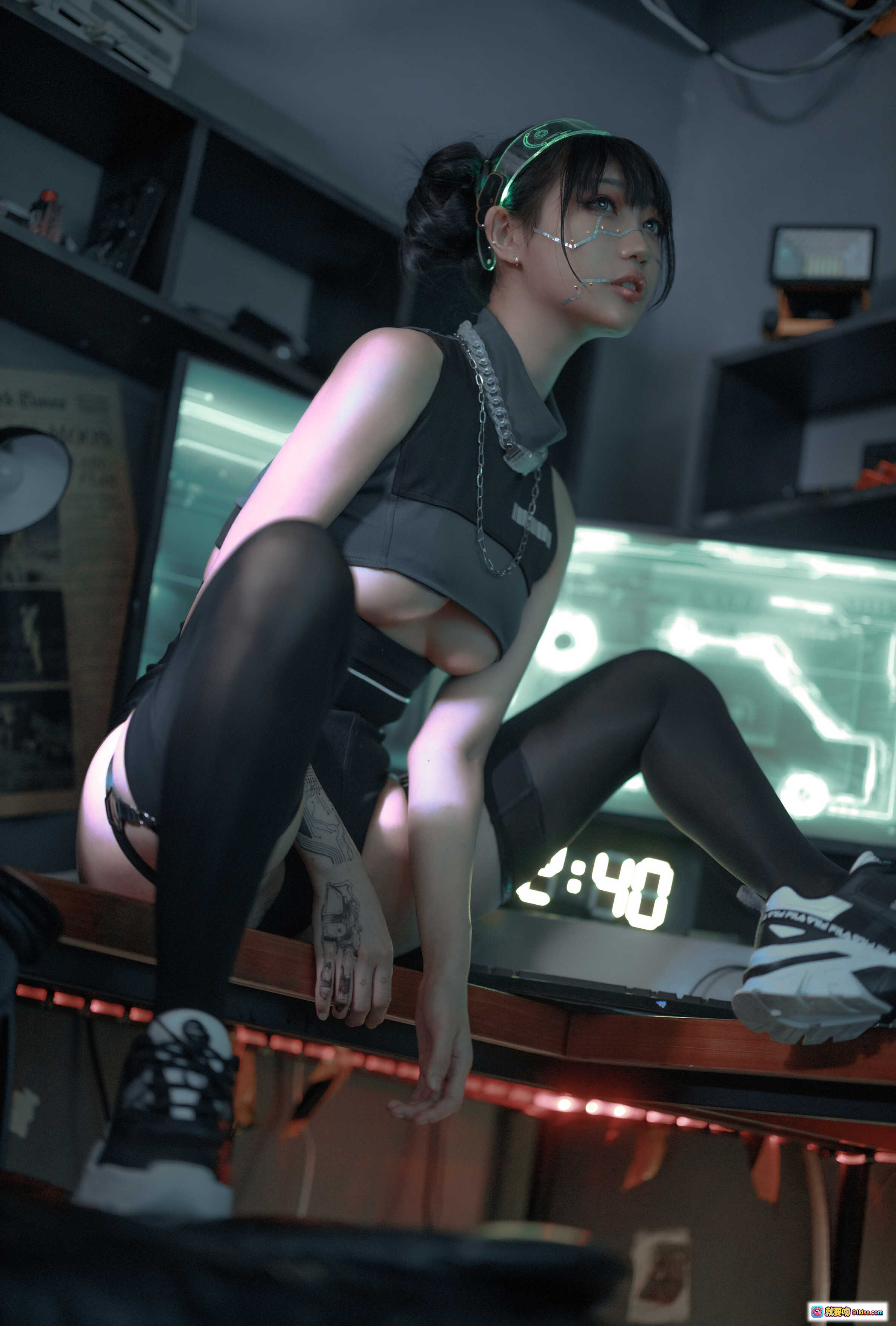 图片[2] - 周叽可爱兔兔NO.019仿生人形写真｜赛博朋克风黑丝美腿高跟造型｜科技感头饰光影氛围｜38P高清图集 - 就要吻