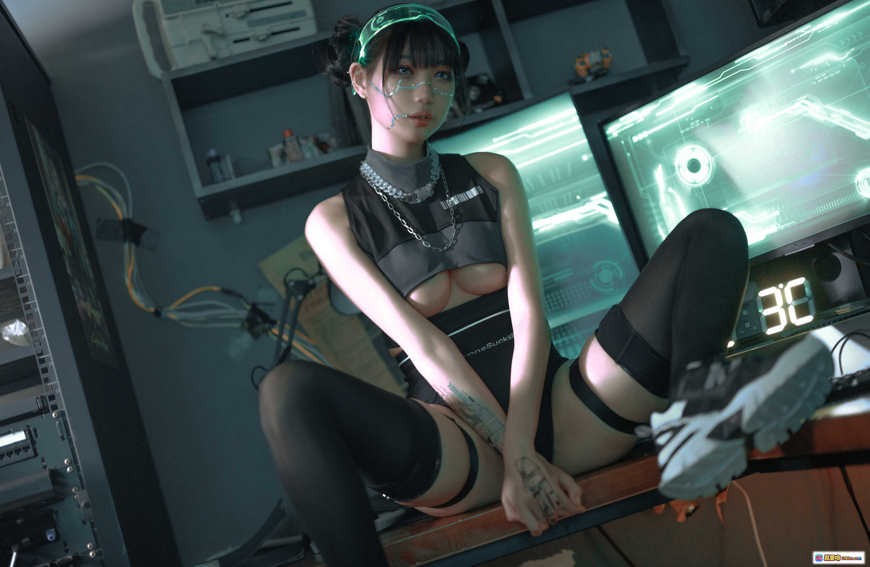 图片[8] - 周叽可爱兔兔NO.019仿生人形写真｜赛博朋克风黑丝美腿高跟造型｜科技感头饰光影氛围｜38P高清图集 - 就要吻