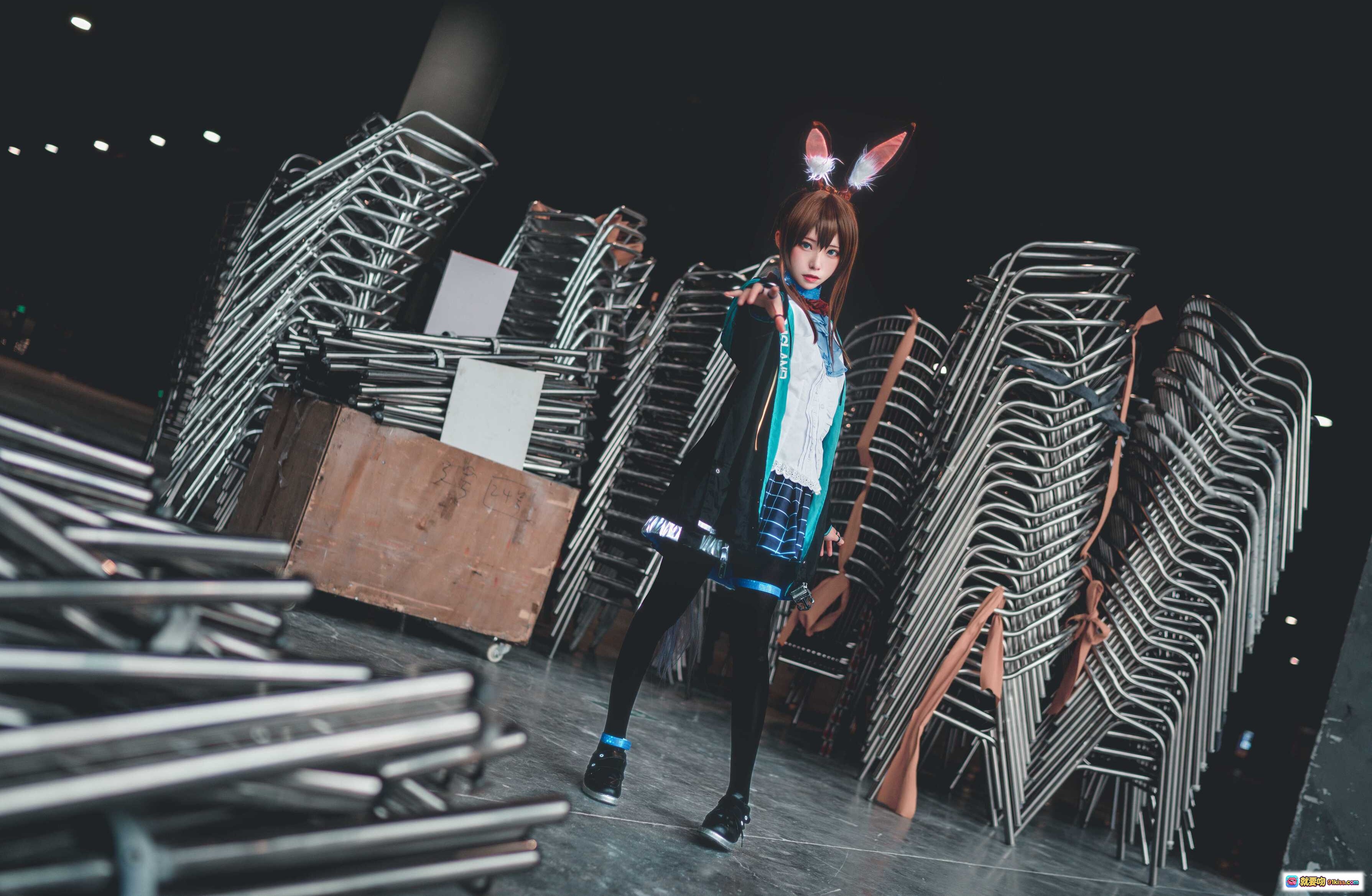 图片[7] - 明日方舟阿米娅Cosplay高清图集 | Kitaro绮太郎NO.027 | 黑蓝连帽外套+围巾造型 | 17P105M原图下载 - 就要吻