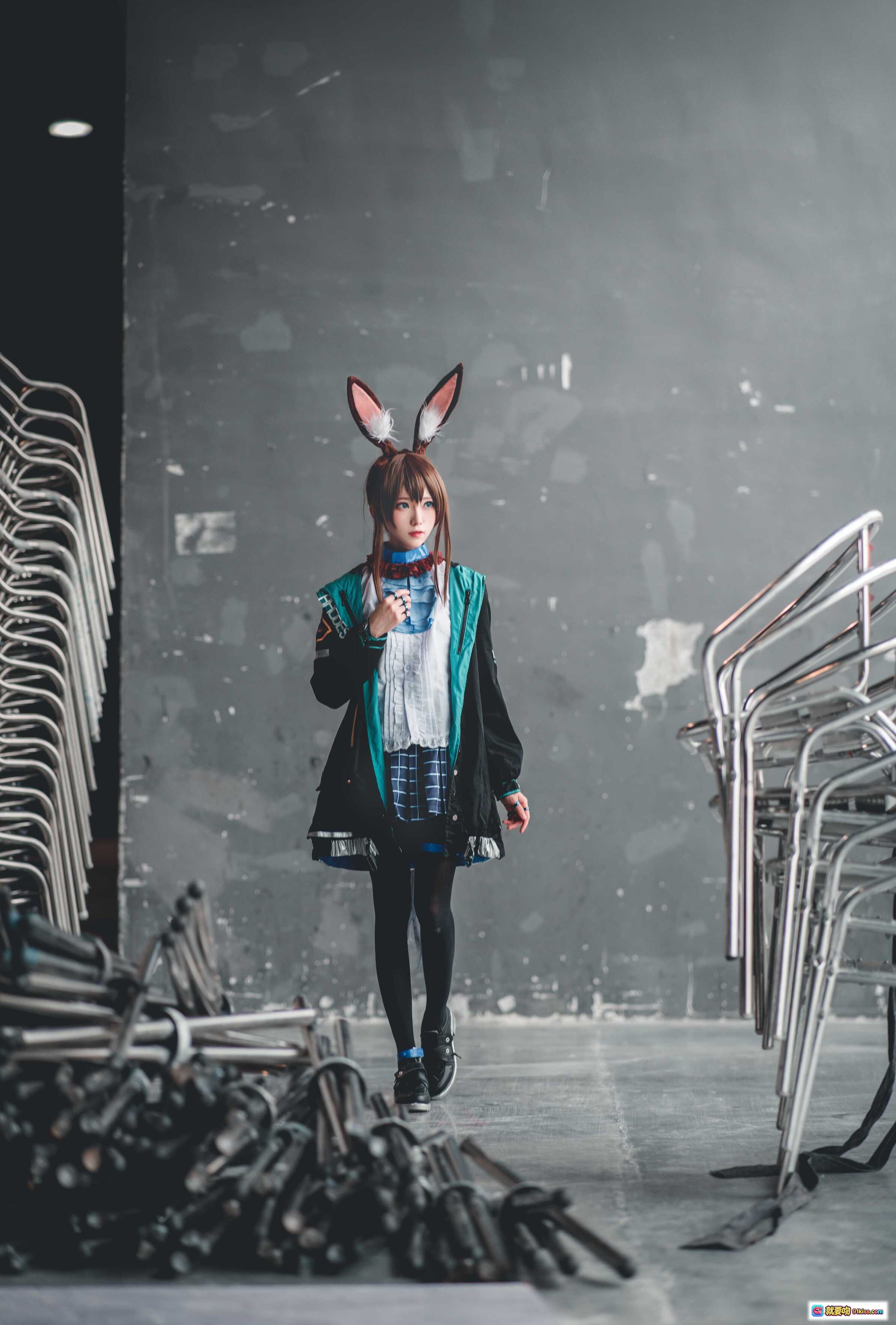 图片[5] - 明日方舟阿米娅Cosplay高清图集 | Kitaro绮太郎NO.027 | 黑蓝连帽外套+围巾造型 | 17P105M原图下载 - 就要吻