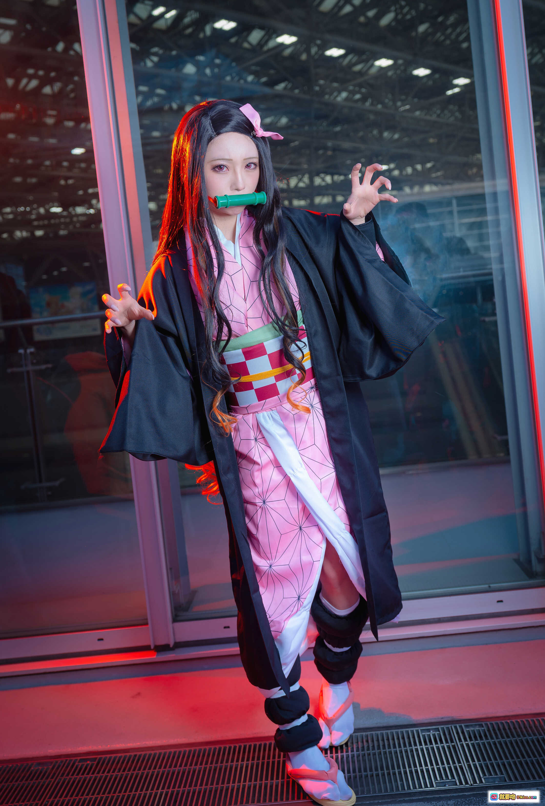 图片[6] - 鬼灭之刃祢豆子Cosplay 灶门祢豆子经典造型 黑发粉蝶结竹筒口枷 和服日系二次元COS写真 Kitaro绮太郎NO.061 - 就要吻