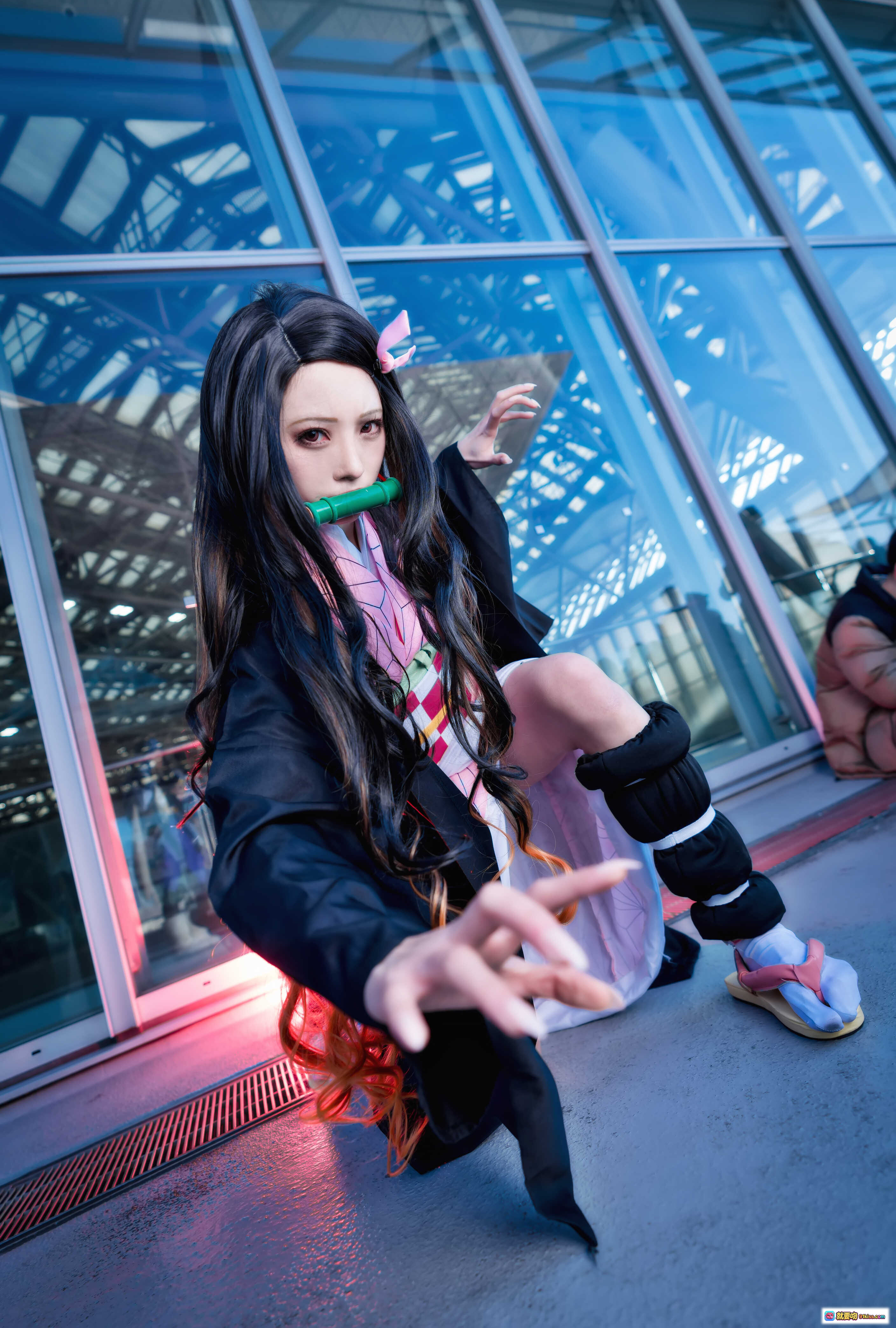 图片[5] - 鬼灭之刃祢豆子Cosplay 灶门祢豆子经典造型 黑发粉蝶结竹筒口枷 和服日系二次元COS写真 Kitaro绮太郎NO.061 - 就要吻