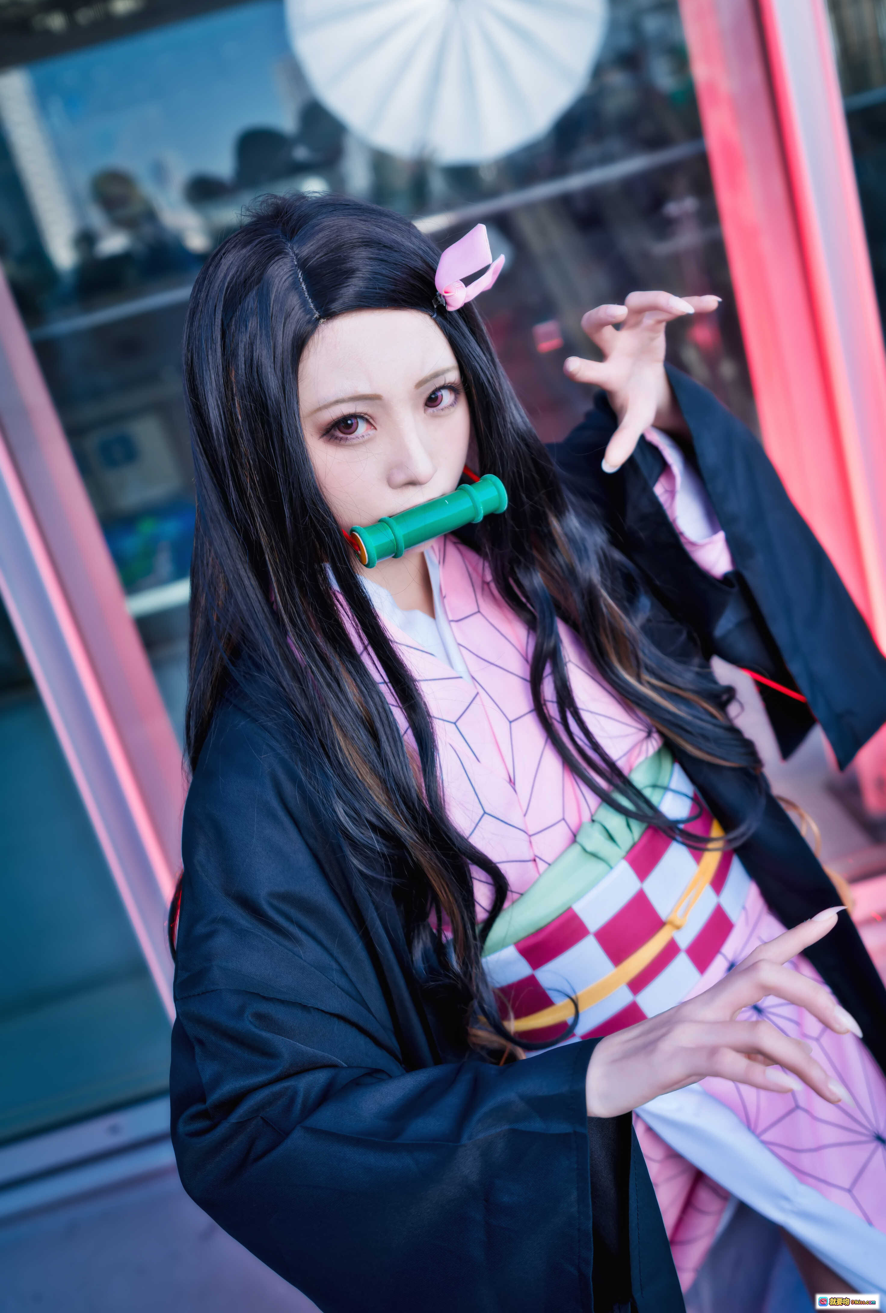 图片[8] - 鬼灭之刃祢豆子Cosplay 灶门祢豆子经典造型 黑发粉蝶结竹筒口枷 和服日系二次元COS写真 Kitaro绮太郎NO.061 - 就要吻