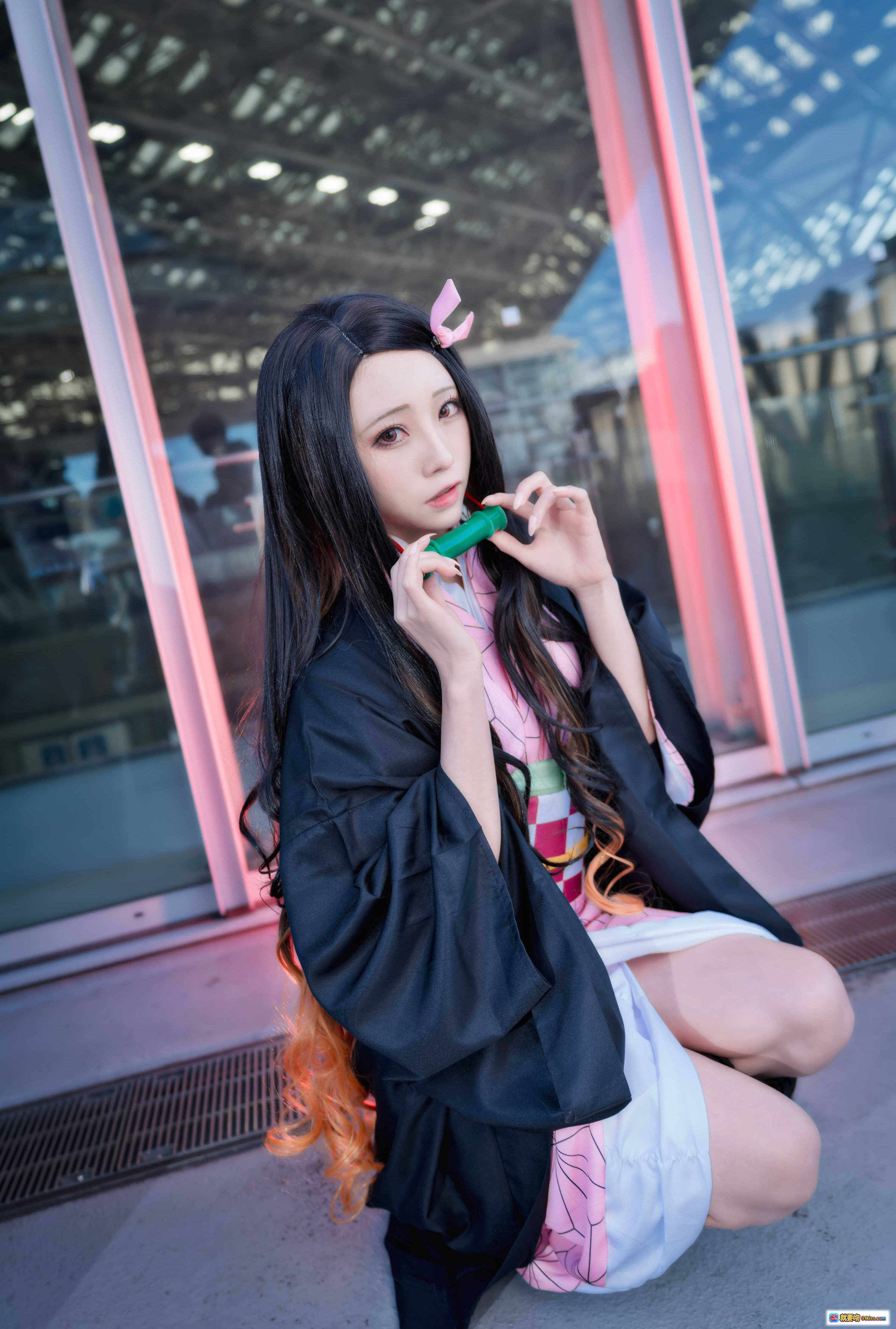 图片[10] - 鬼灭之刃祢豆子Cosplay 灶门祢豆子经典造型 黑发粉蝶结竹筒口枷 和服日系二次元COS写真 Kitaro绮太郎NO.061 - 就要吻