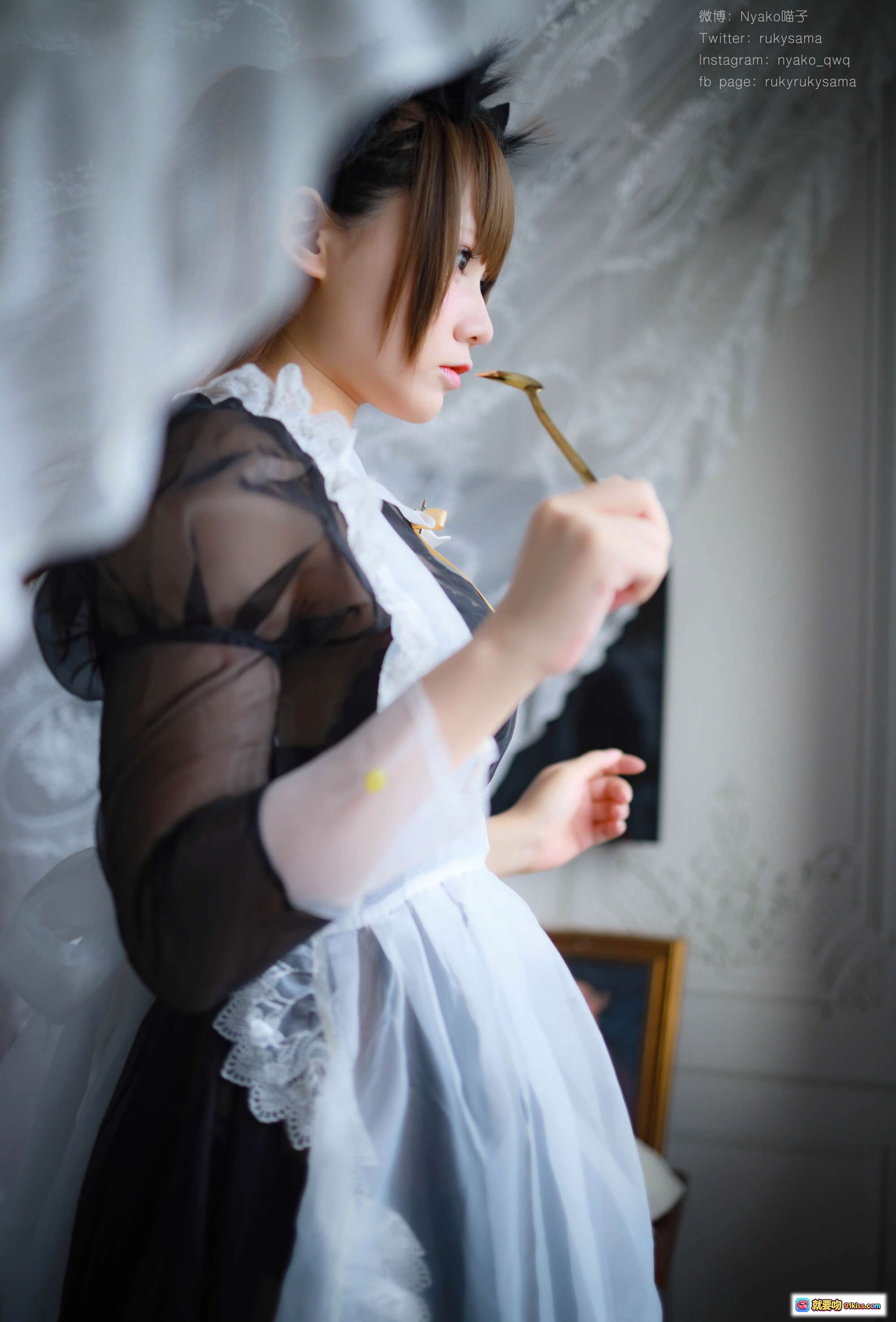 图片[8] - 疯猫SS NO.015 透明女仆装性感写真 50P高清图集 黑色蕾丝透视制服 白色围裙美臀特写 室内窗边私房摄影 - 就要吻