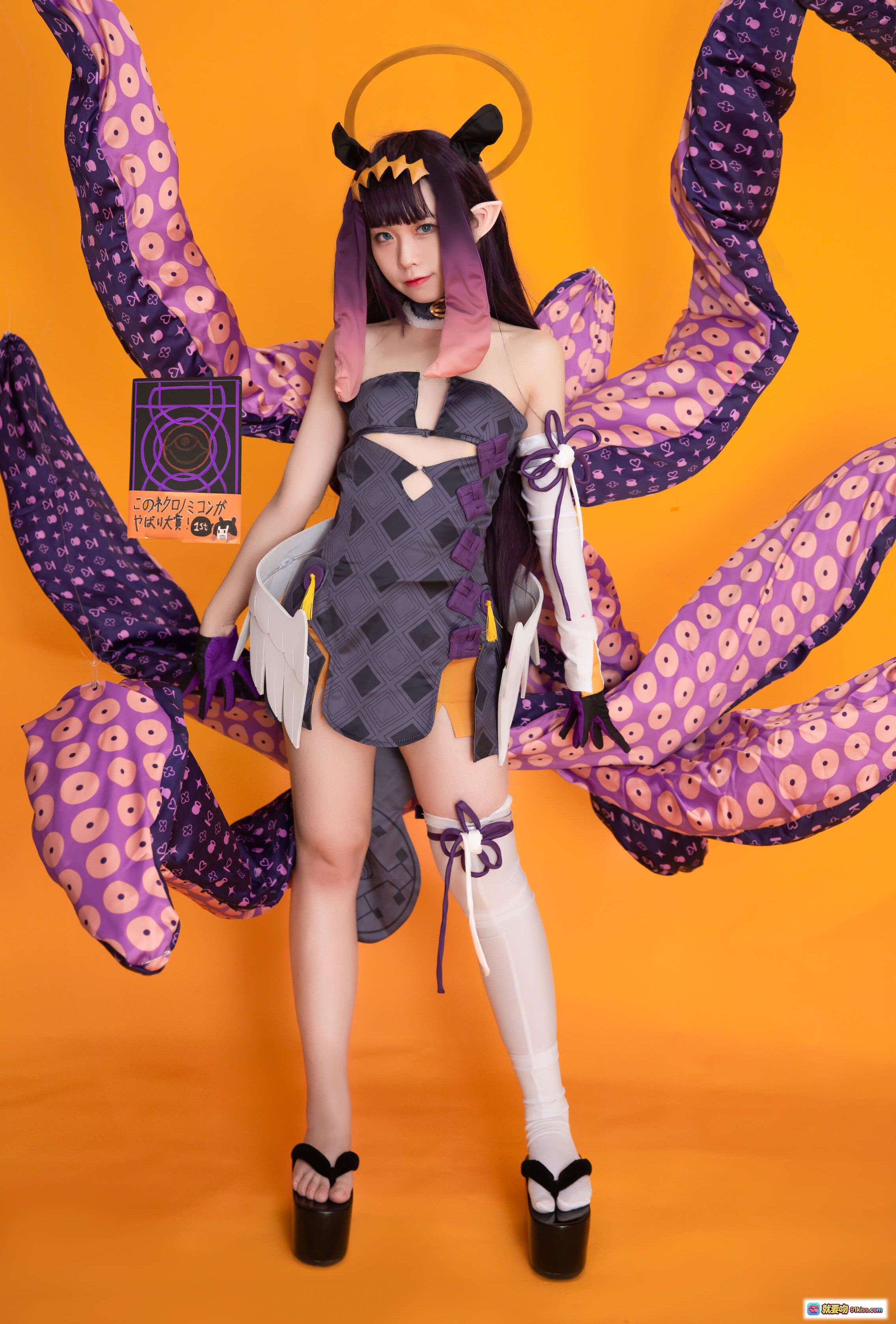 图片[2] - G44不会受伤 NO.036 一伊那尔栖 Cosplay 紫发恶魔角 白翼黑裙 高筒袜木屐 万圣节风 24P高清图集 - 就要吻