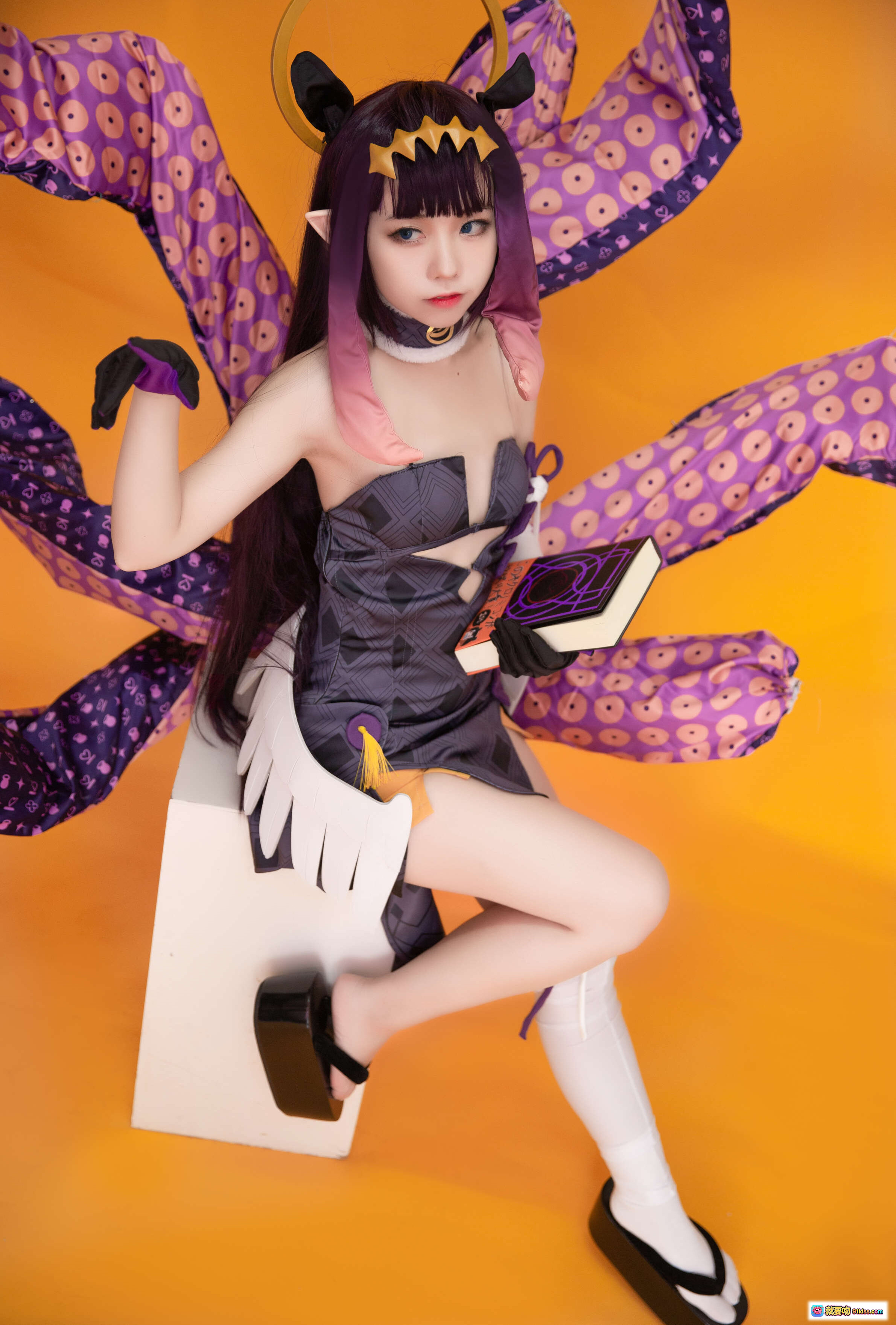 图片[8] - G44不会受伤 NO.036 一伊那尔栖 Cosplay 紫发恶魔角 白翼黑裙 高筒袜木屐 万圣节风 24P高清图集 - 就要吻